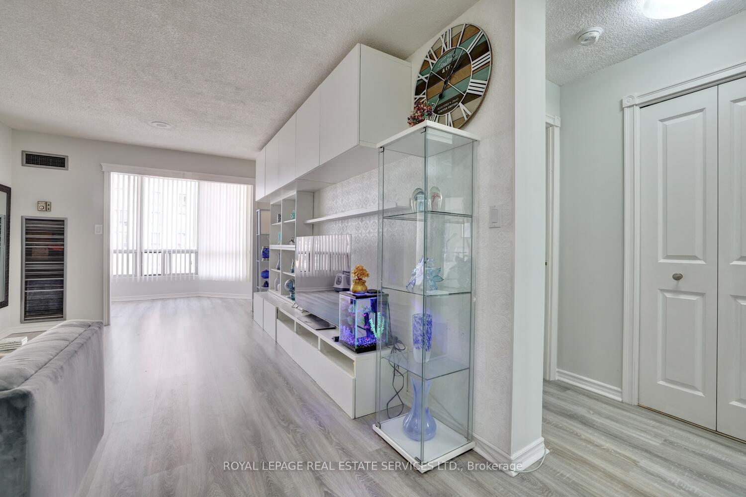 3 Bedrooms Condo at 155 Hillcrest,  Mississauga For sale