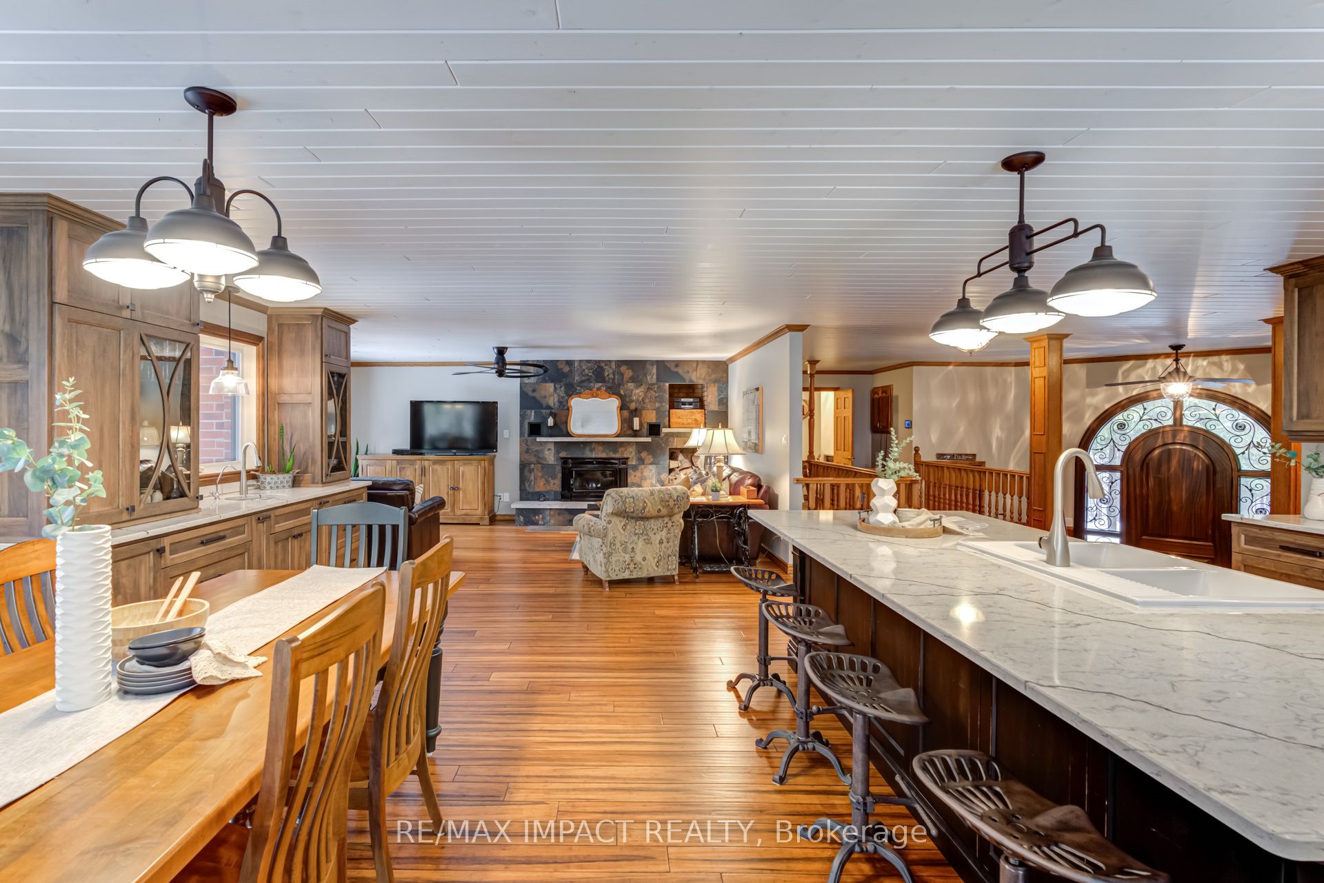 215 Raglan Road W