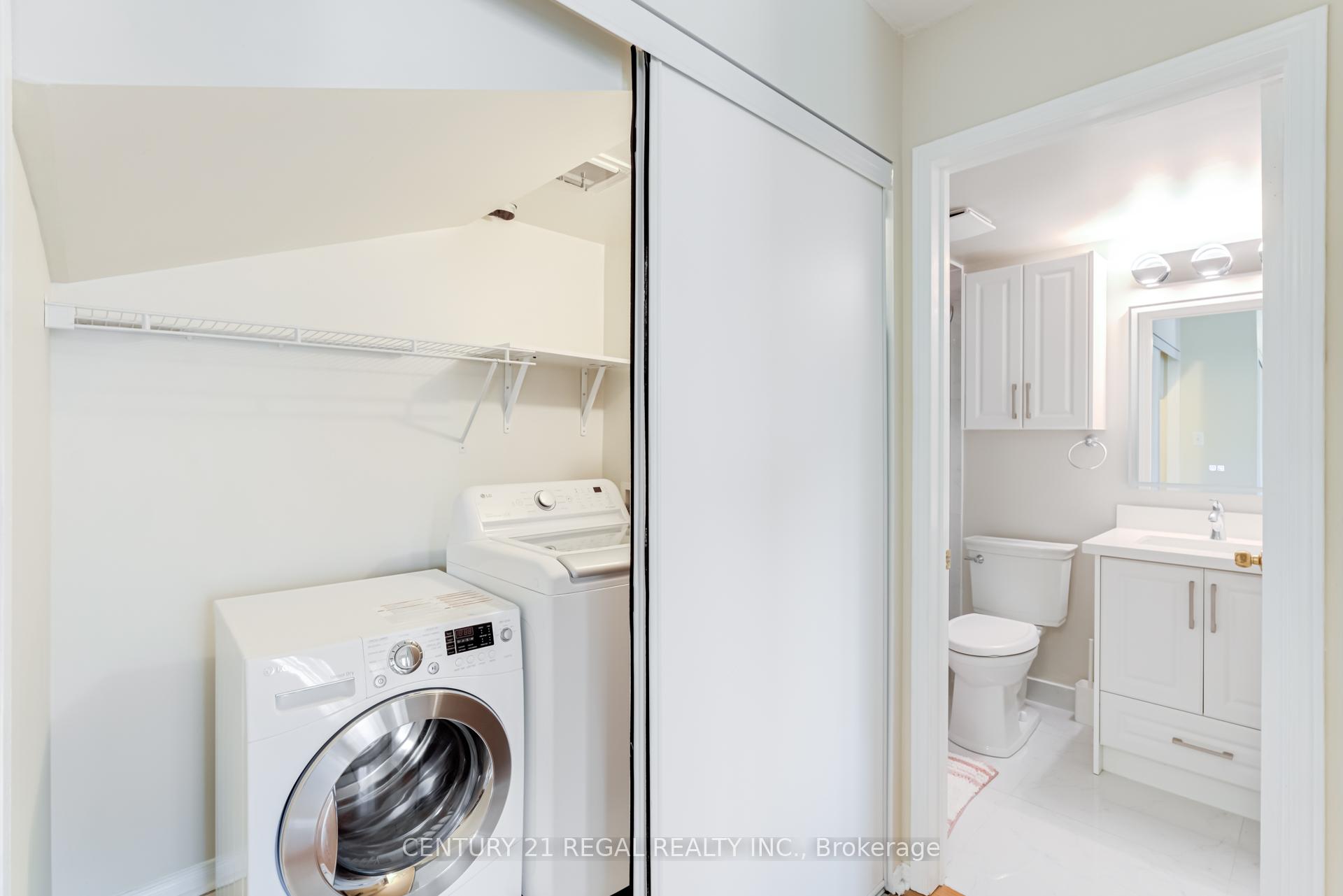 3 Bedrooms Condo at 42 Pinery,  Toronto For sale