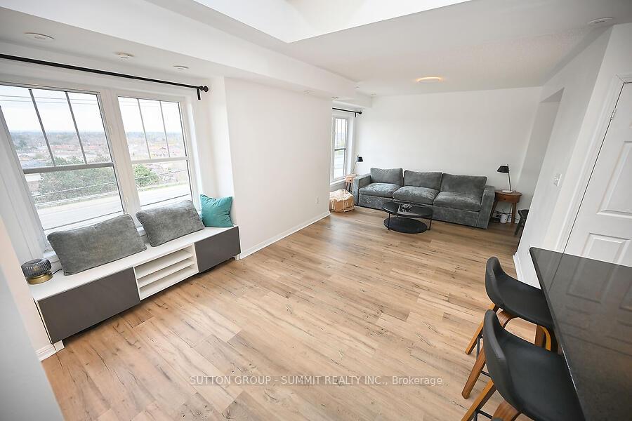 3 Bedrooms Condo at 633 DUNDAS,  Mississauga For sale