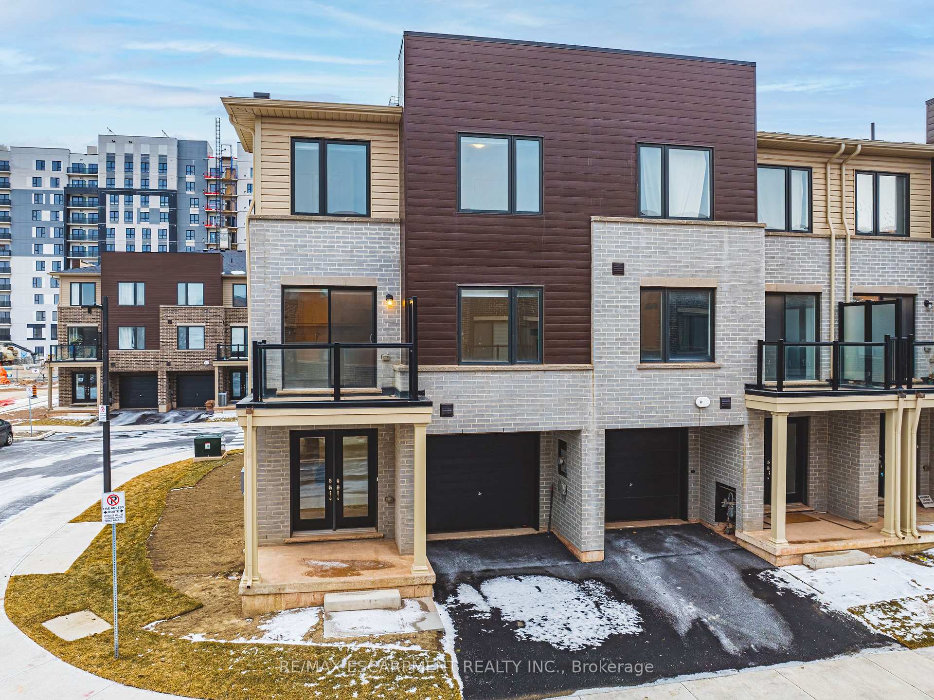 3 Bedrooms Condo at 55 Dryden,  Hamilton For sale