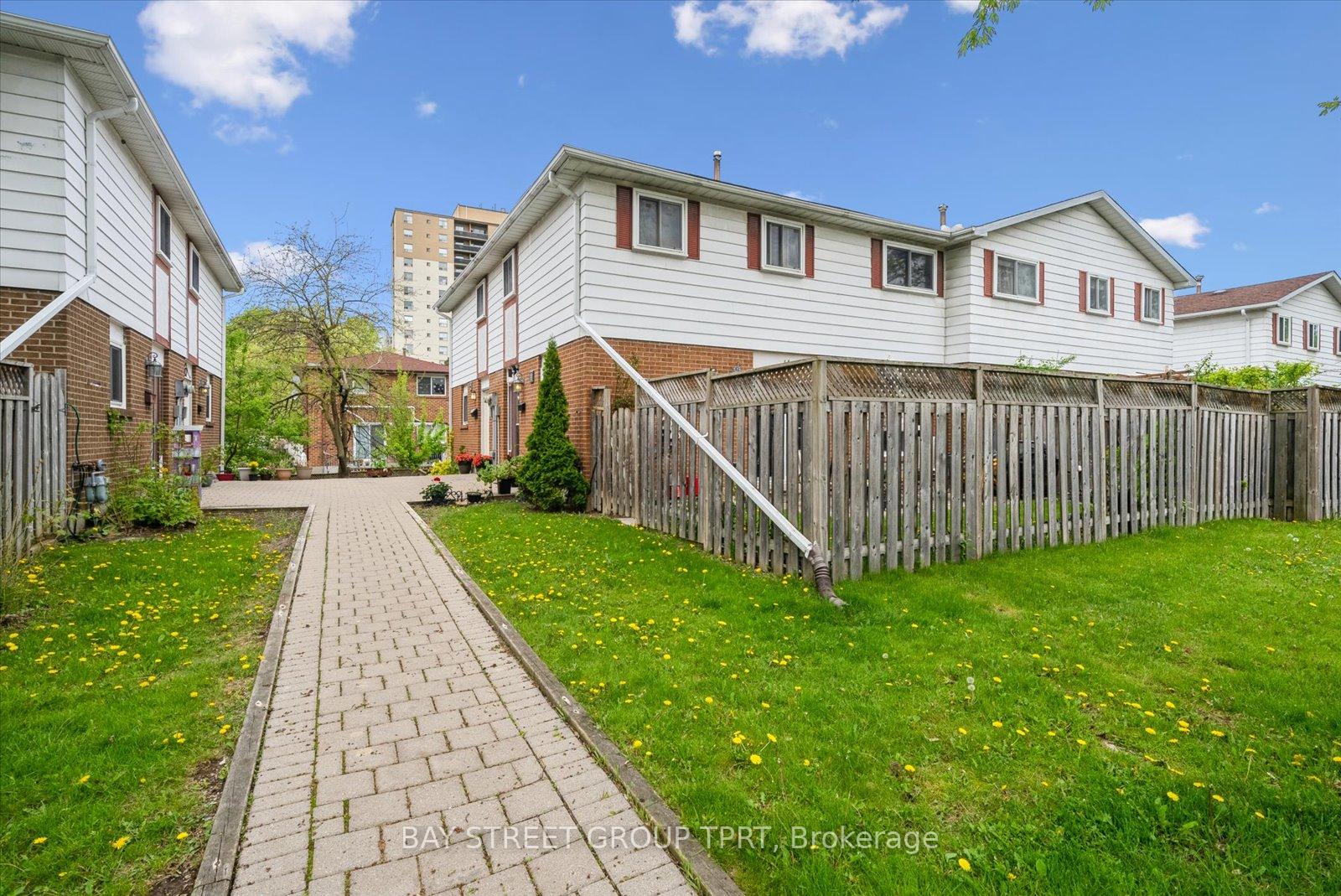 4 Bedrooms Condo at 16 Bur Oak, Toronto For sale
