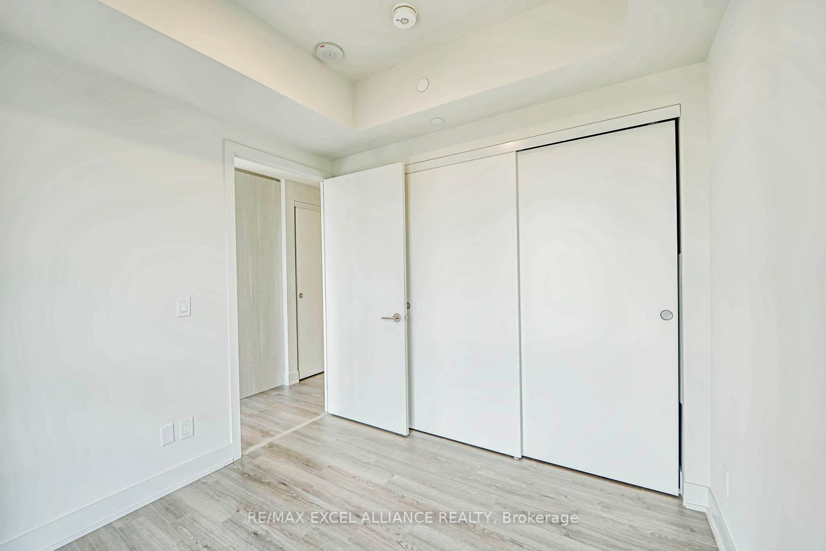 2 Bedrooms Condo at 8 Cumberland,  Toronto For sale
