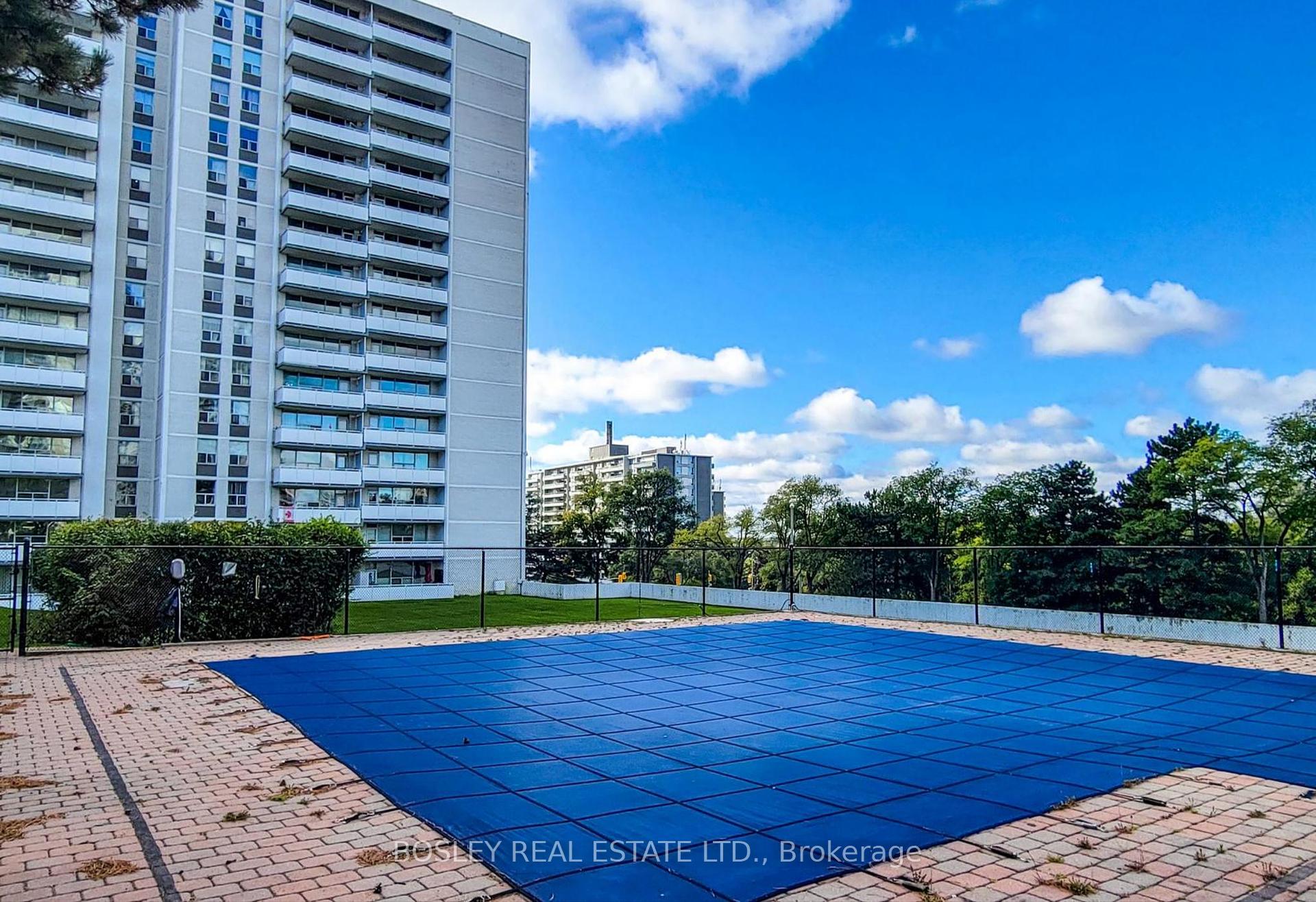 2 Bedrooms Condo at 10 Parkway Forest, Toronto For sale