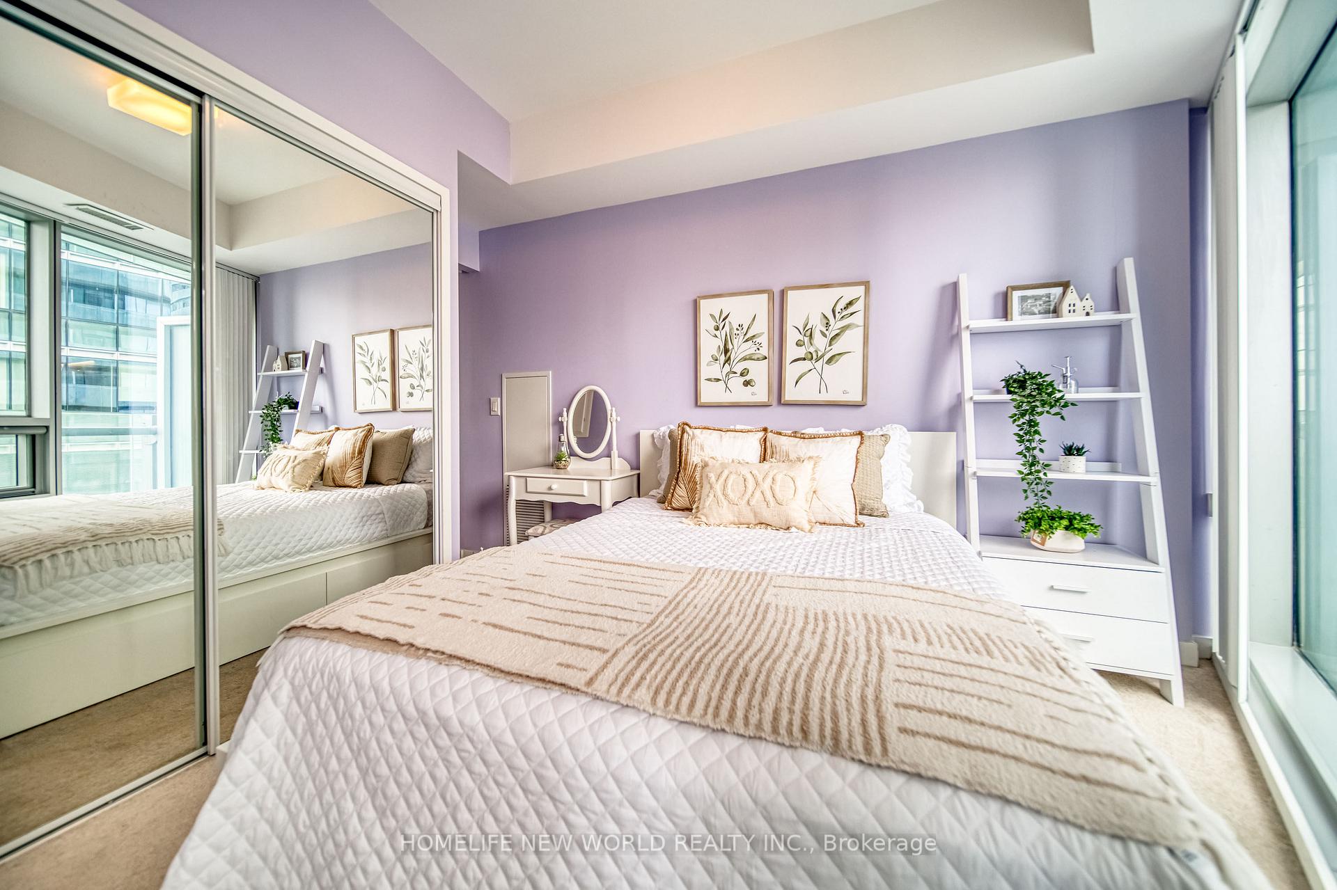 1 Bedroom Condo at 14 York, Toronto For sale