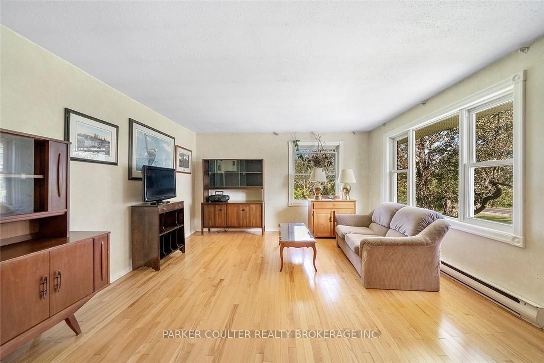 1736 Killarney Beach Road