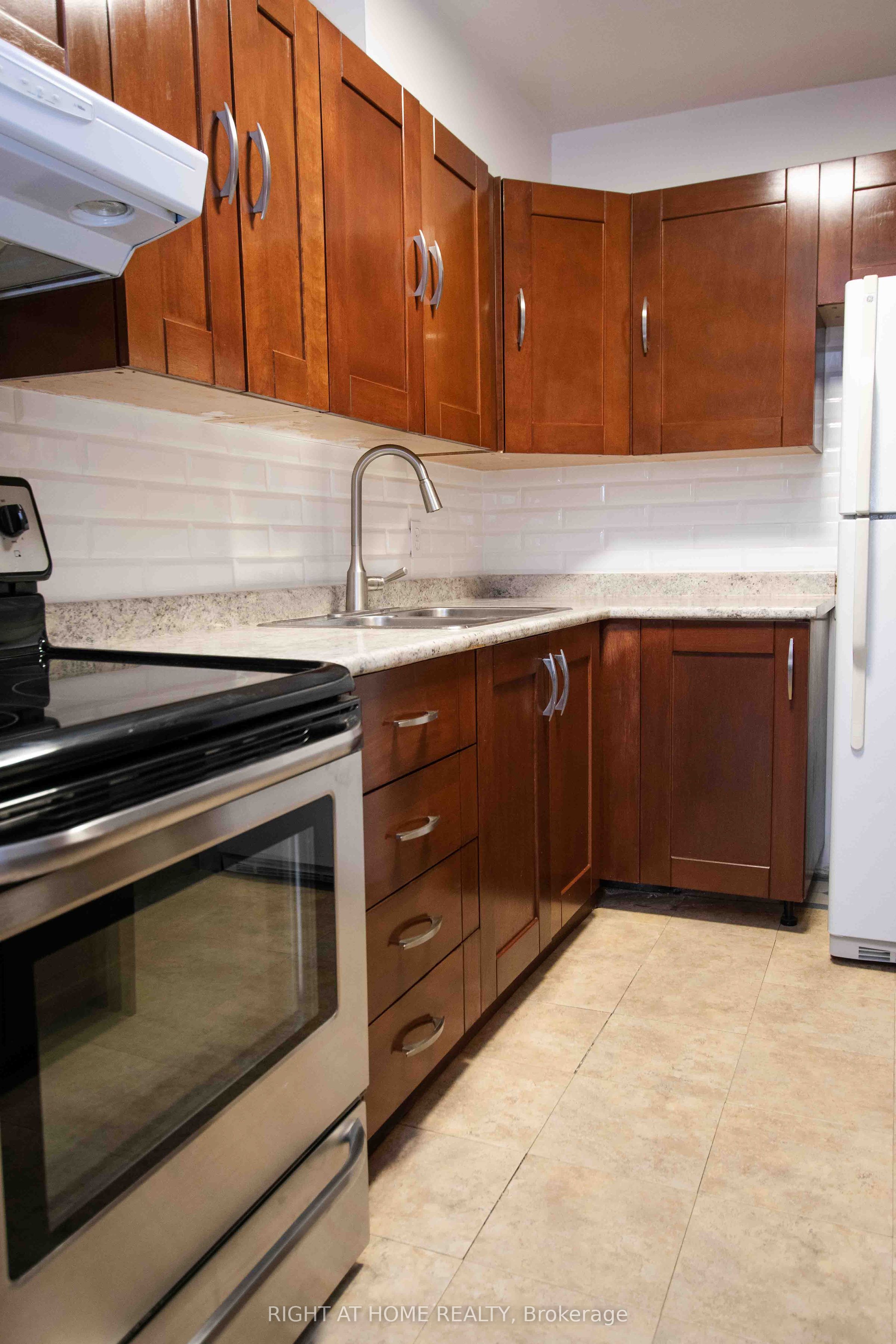 2020 JASMINE Crescent, #704