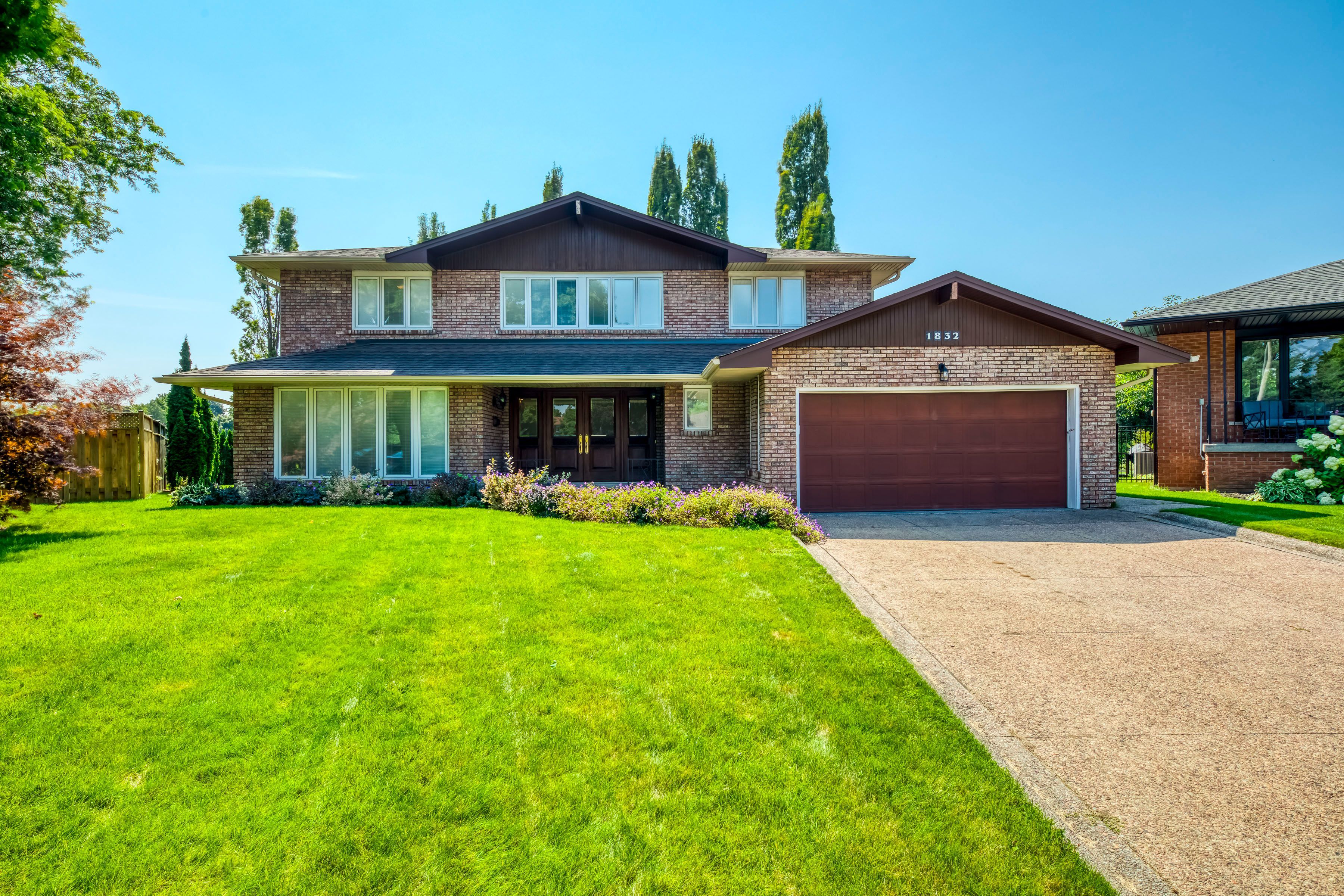 1832 Mallwood Court Mississauga Ontario L5J 4A9