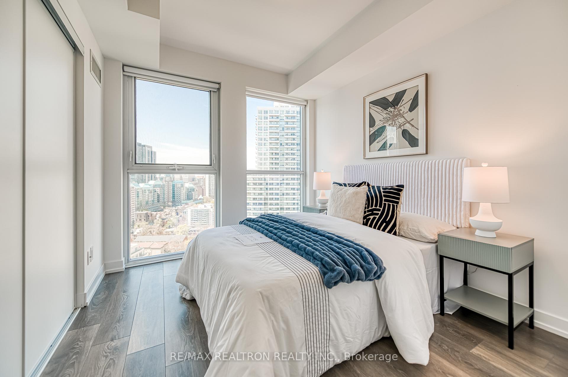 1 Bedroom Condo at 159 Wellesley,  Toronto For sale