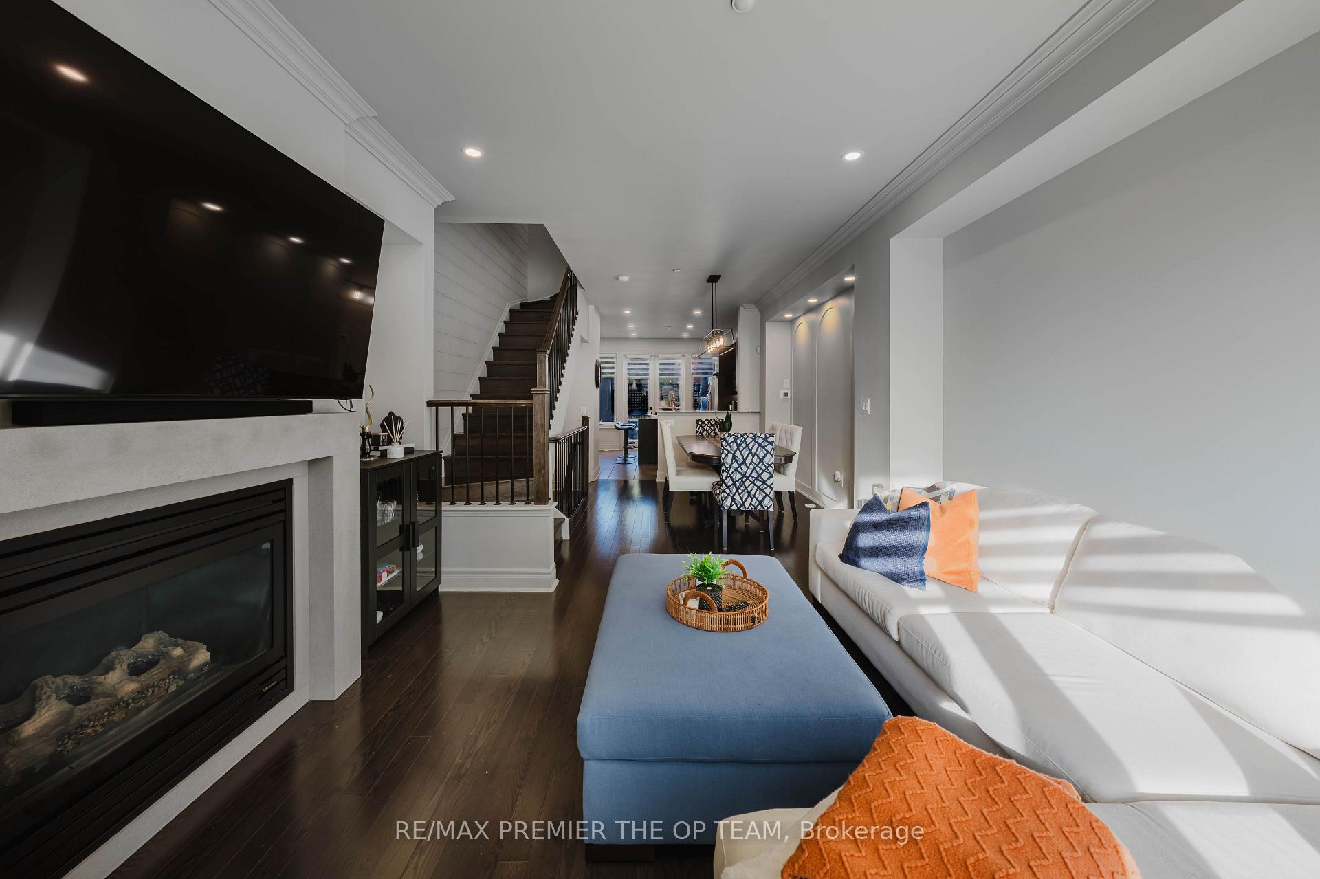 3 Bedrooms Condo at 8347 Kipling, Vaughan For sale