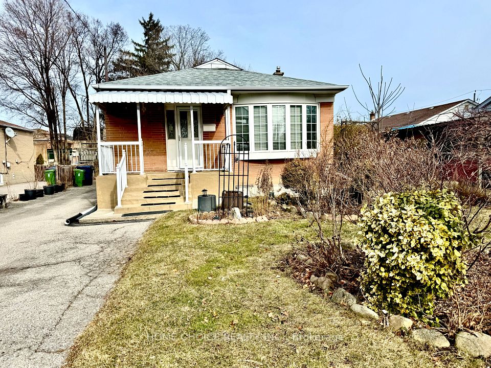 3 Saugeen Crescent, Toronto, ON M1K 3M8