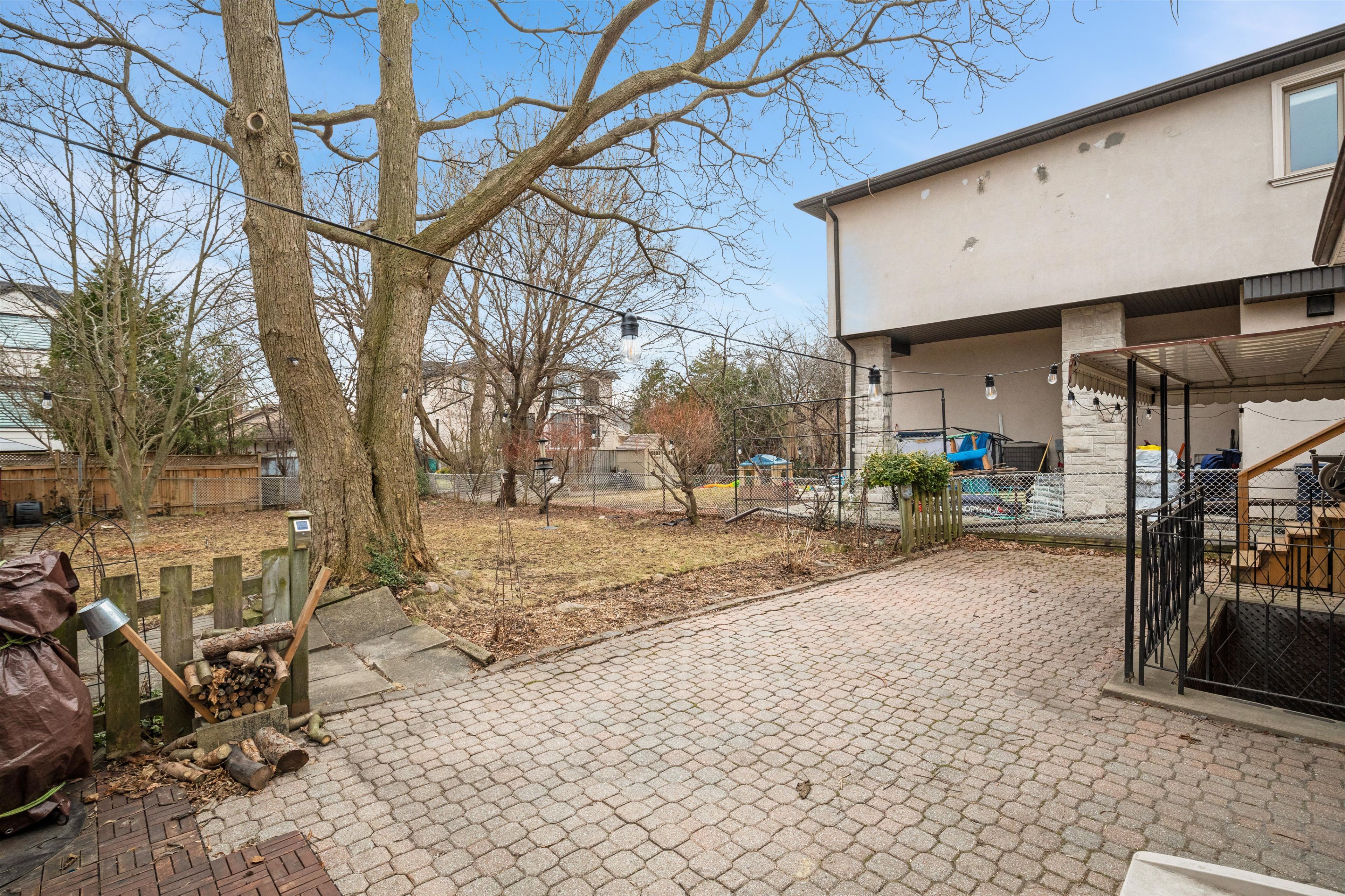 371 Hounslow Avenue