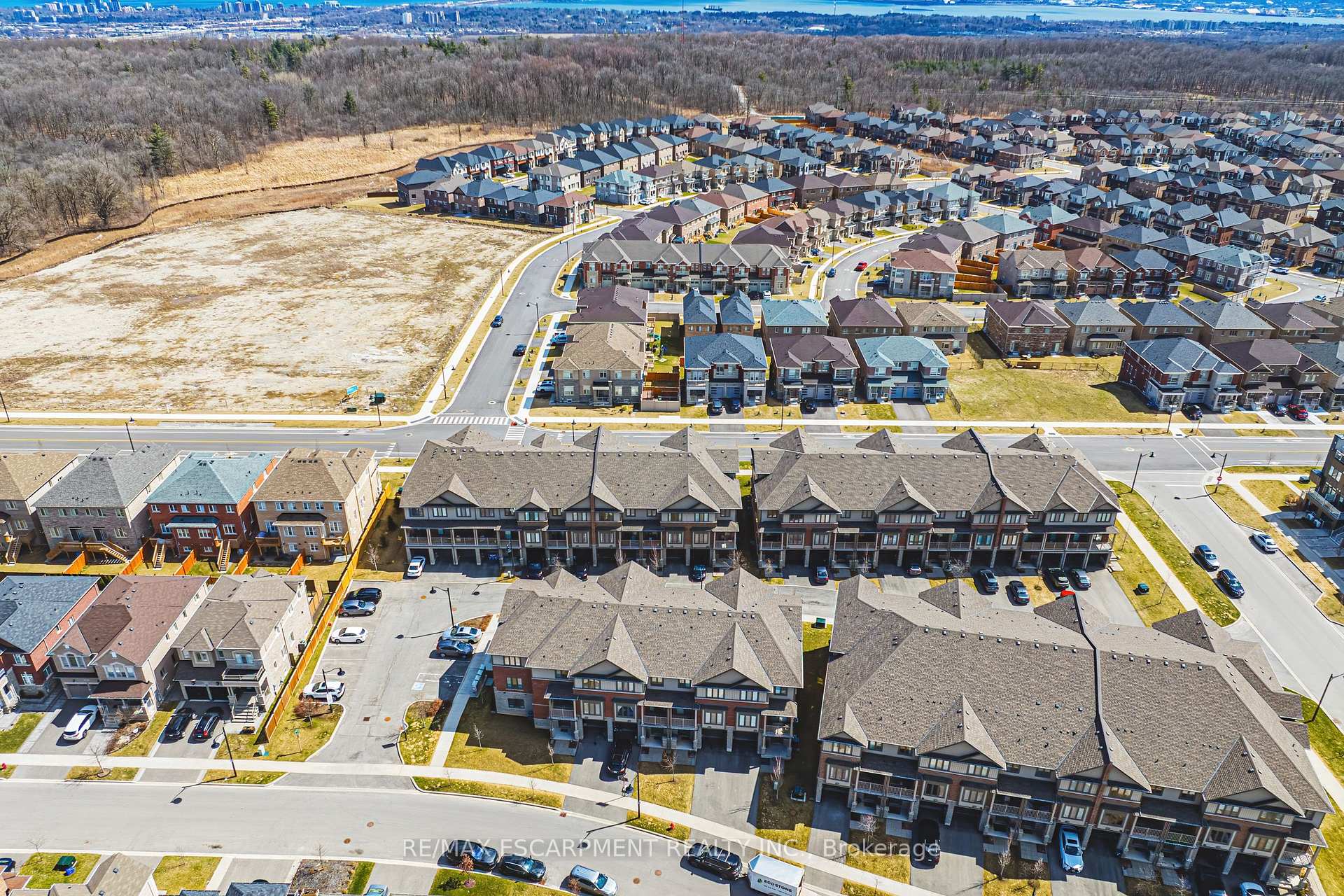 2 Bedrooms Condo at 18 Ridgeside,  Hamilton For sale