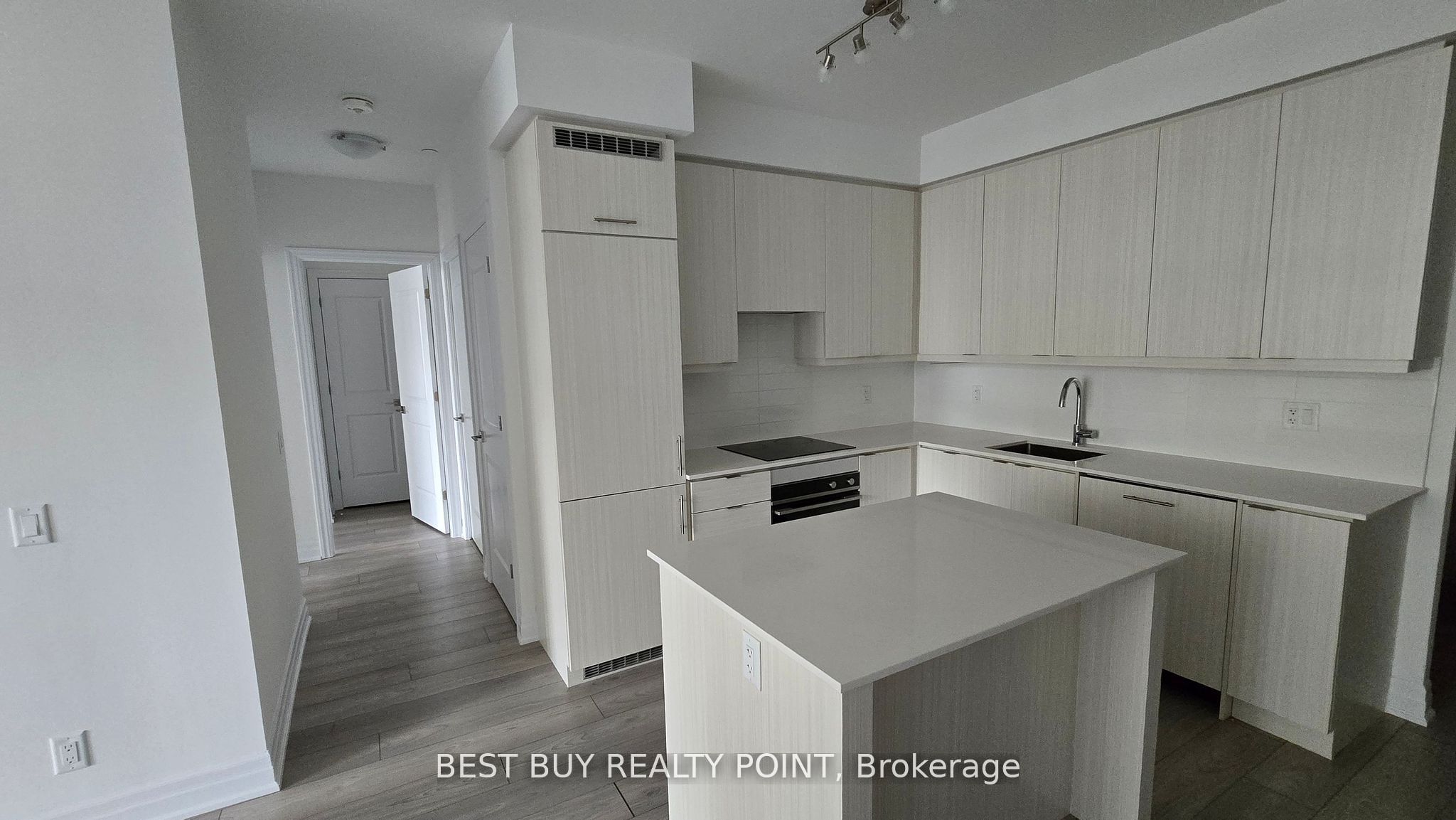 36 Elm Drive W, #201