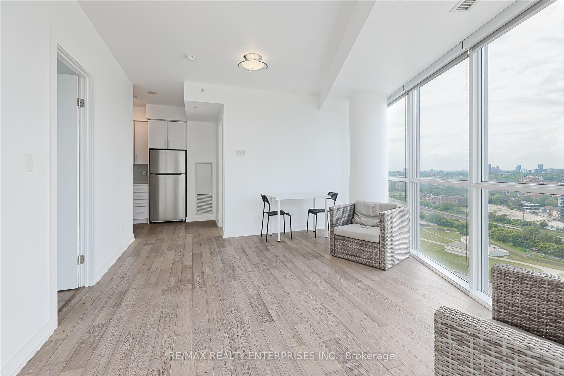 2 Bedrooms Condo at 20 Bruyeres, Toronto For sale