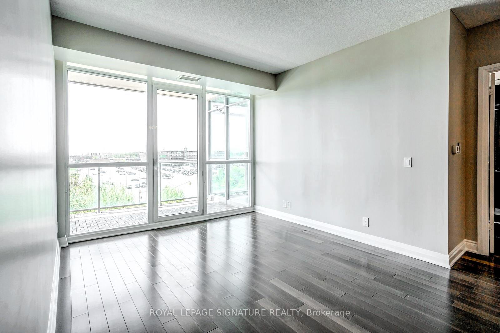 3 Bedrooms Condo at 1055 Southdown, Mississauga For sale
