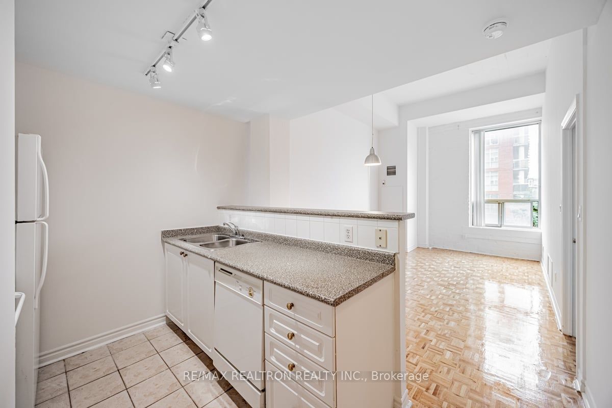 1401 Dupont Street, #225