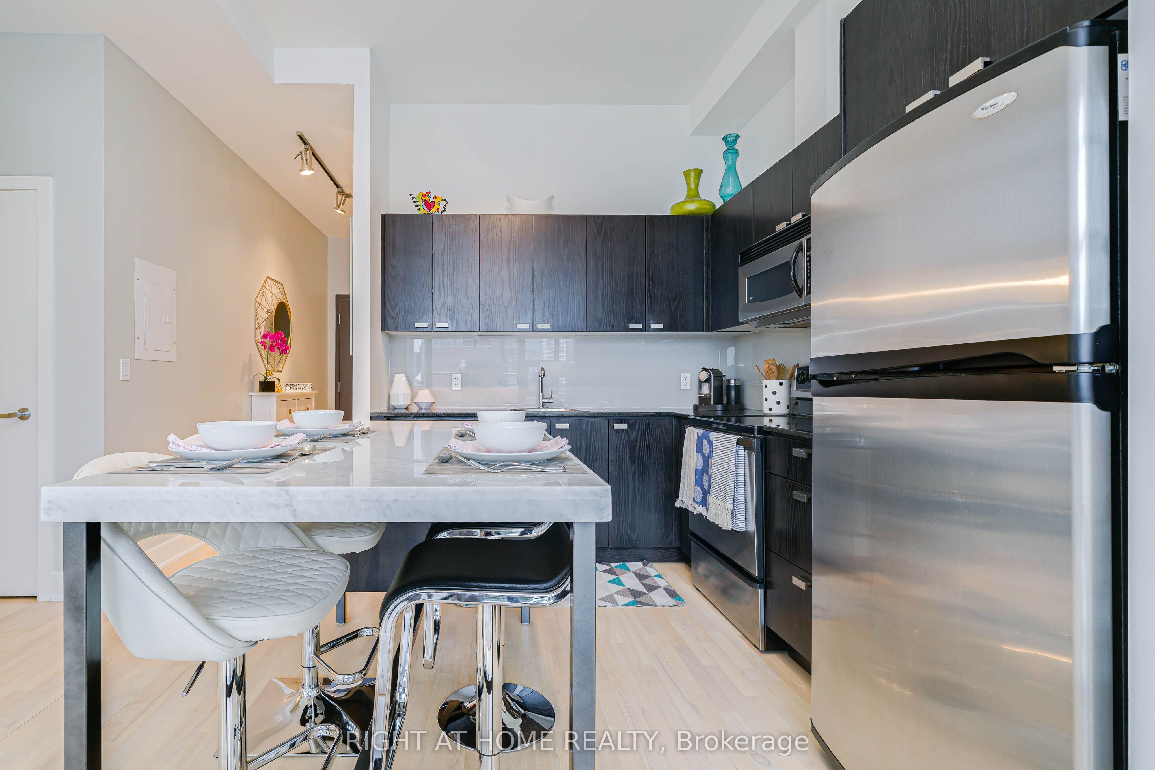 637 Lake Shore Boulevard W, #1020
