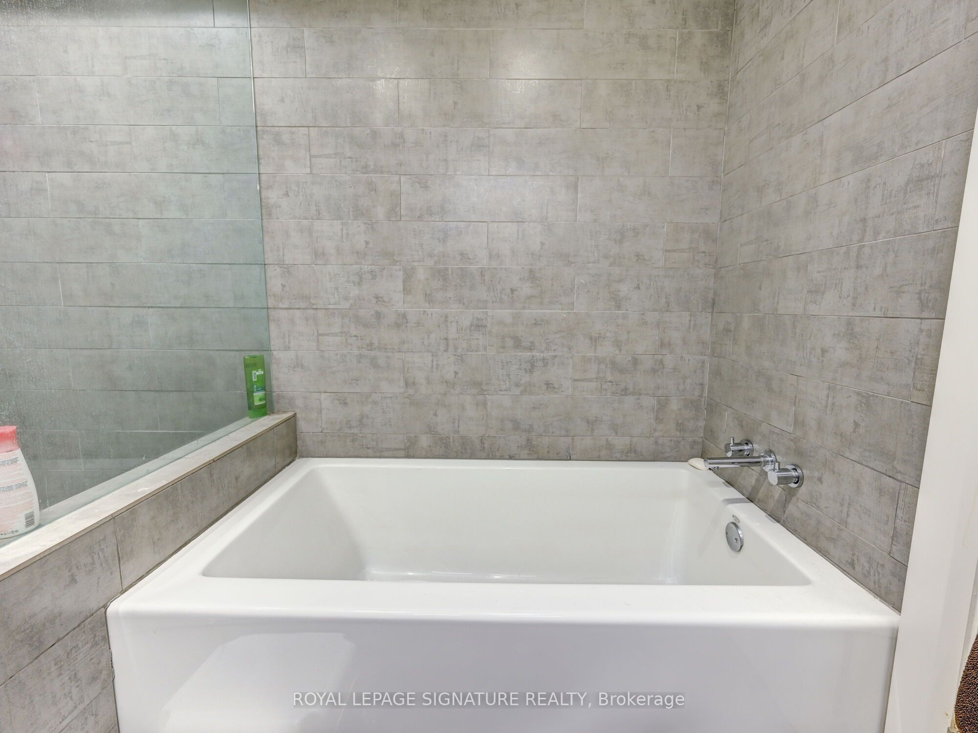 40 Cavell Avenue, Toronto W06 Mimico