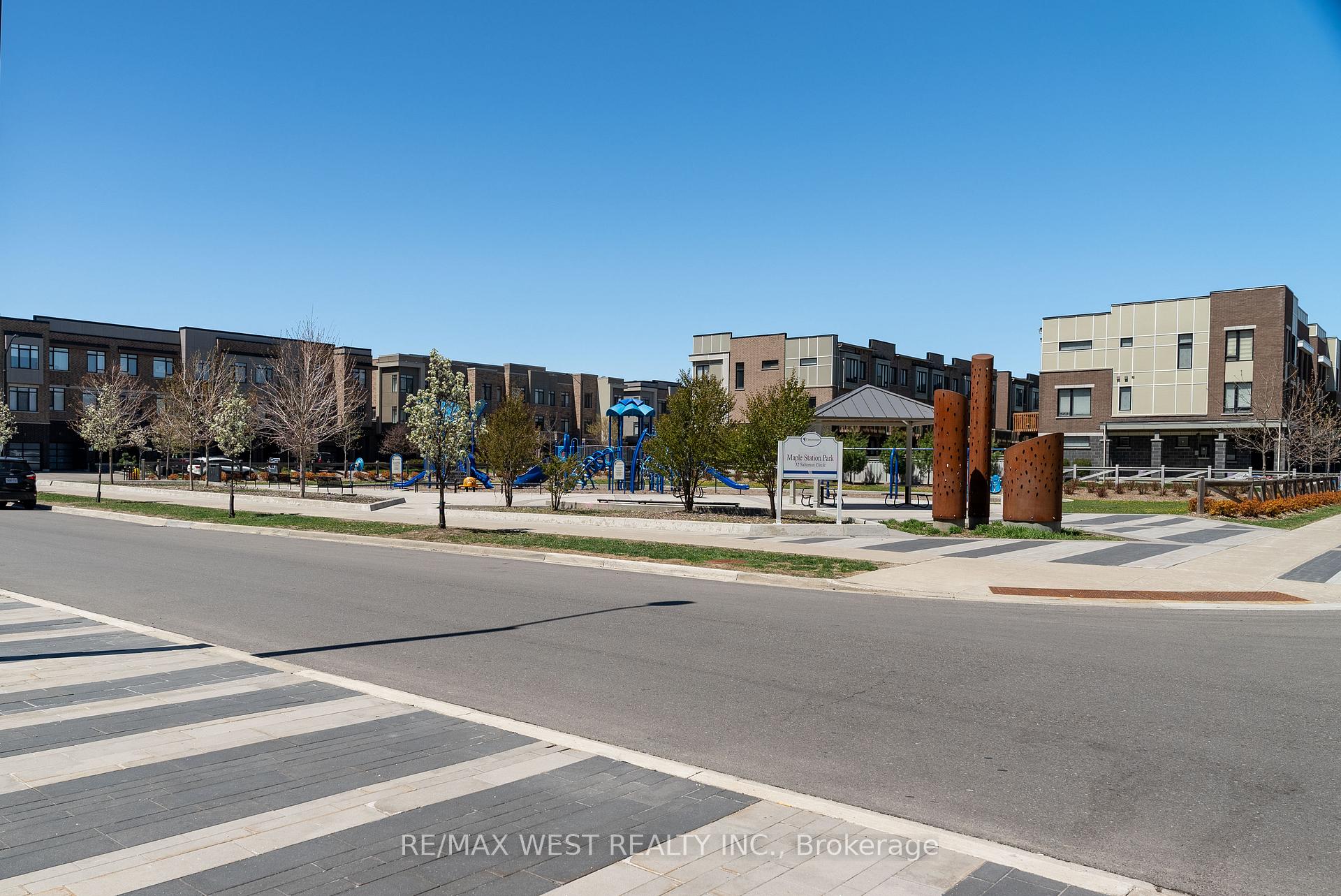 1 Bedroom Condo at 100 Eagle Rock, Vaughan For sale