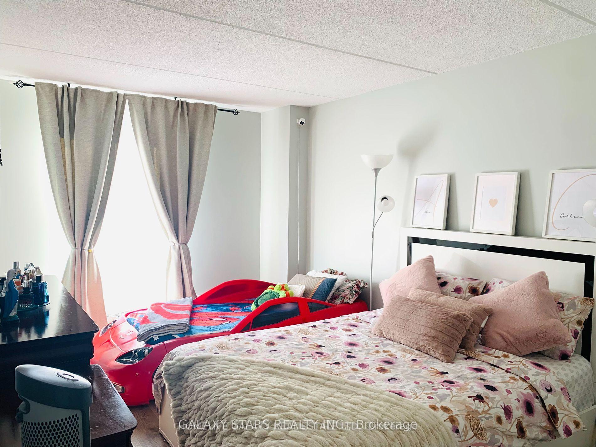 2 Bedrooms Condo at 2 Glamorgan,  Toronto For sale
