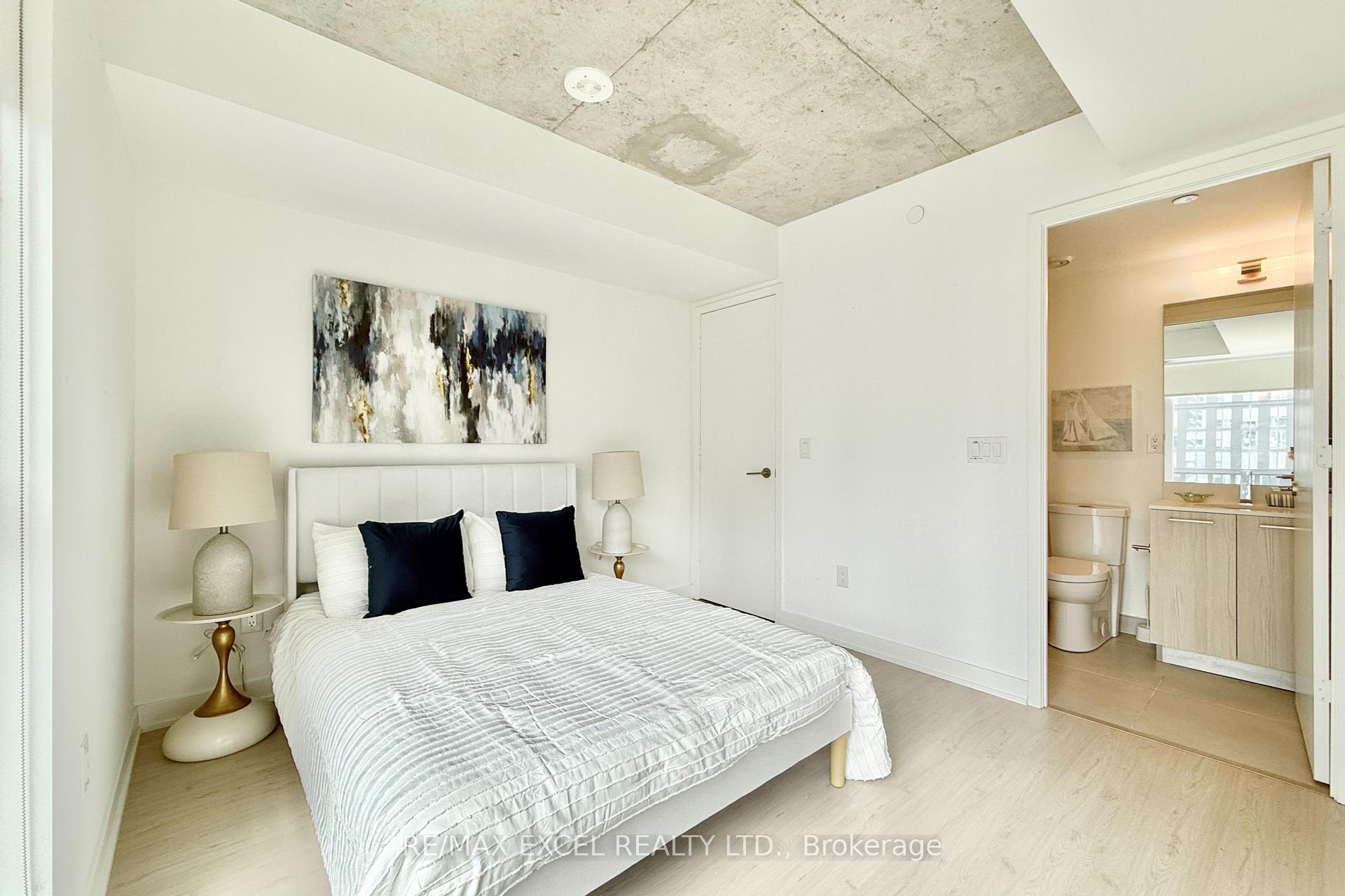 2 Bedrooms Condo at 65 Mutual, Toronto For sale