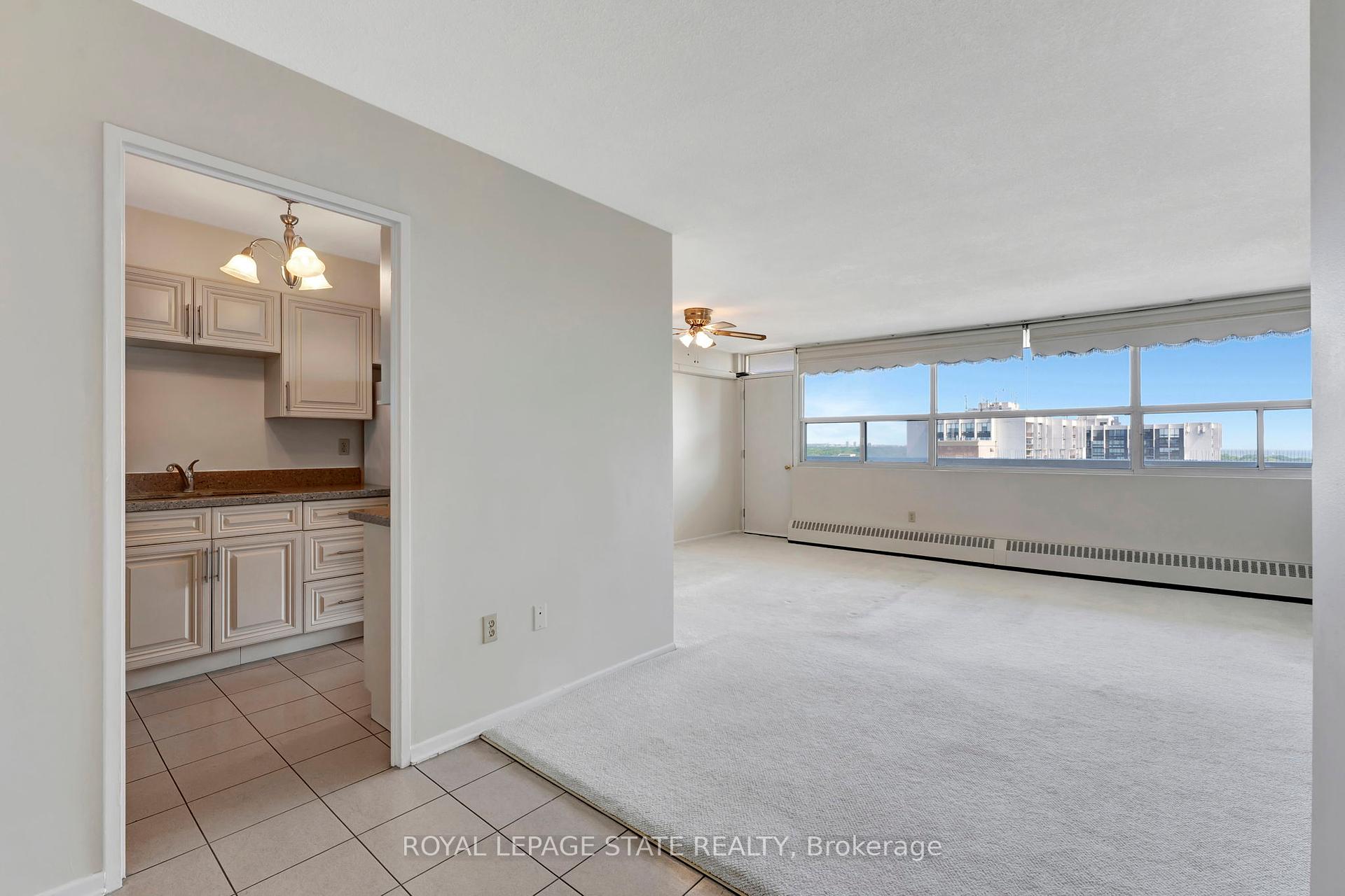 3 Bedrooms Condo at 2263 Marine, Oakville For sale