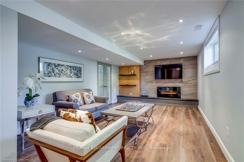 4306 Lakeshore Road