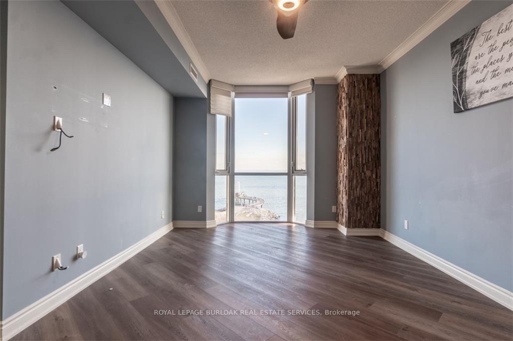 2 Bedrooms Condo at 1477 Lakeshore,  Burlington For sale