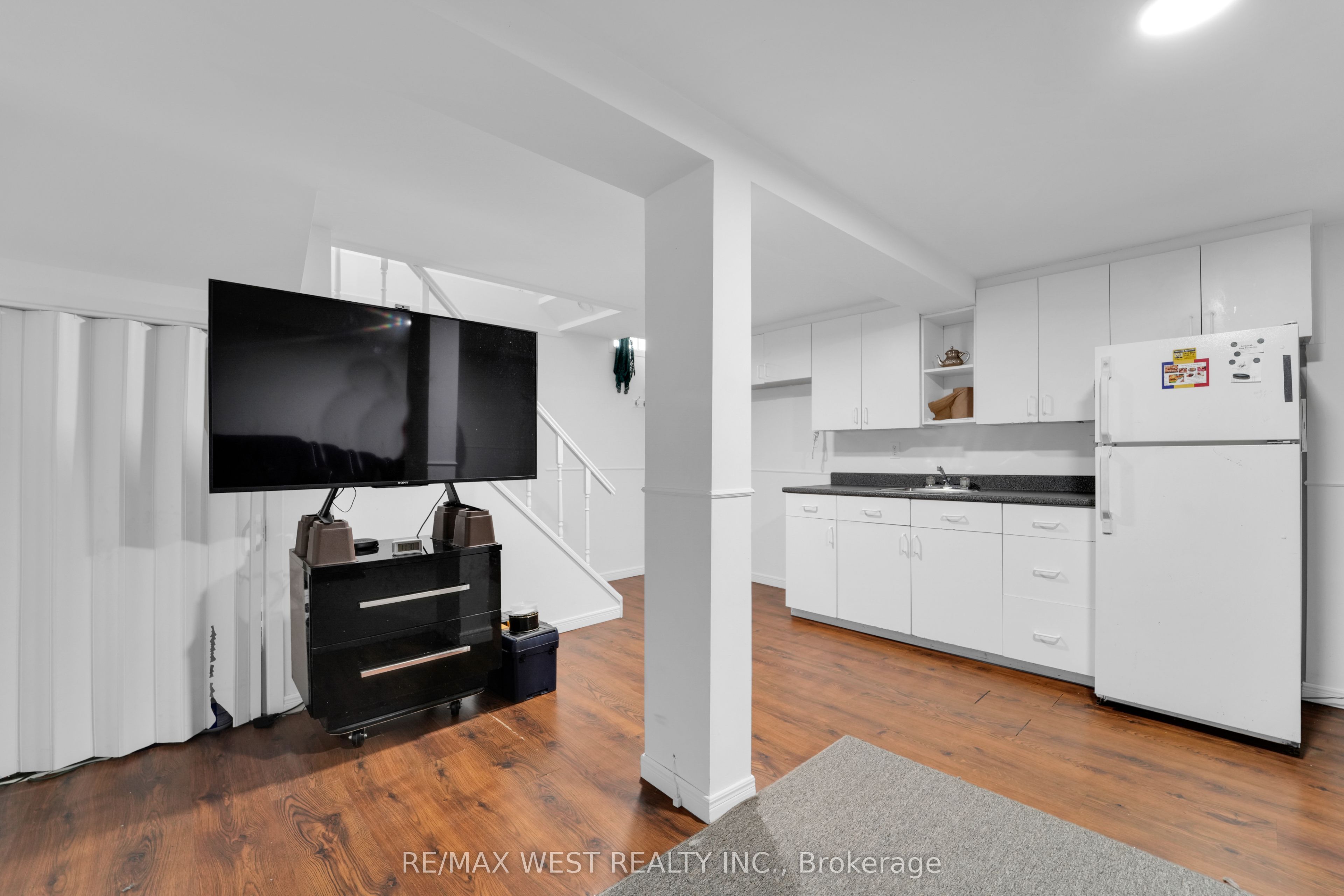 18 Jasmine Square