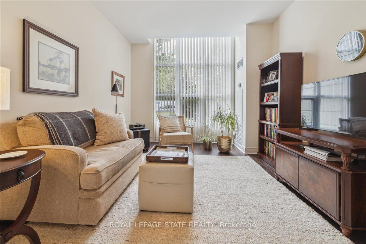 2 Bedrooms Condo at 442 Maple, Burlington For sale