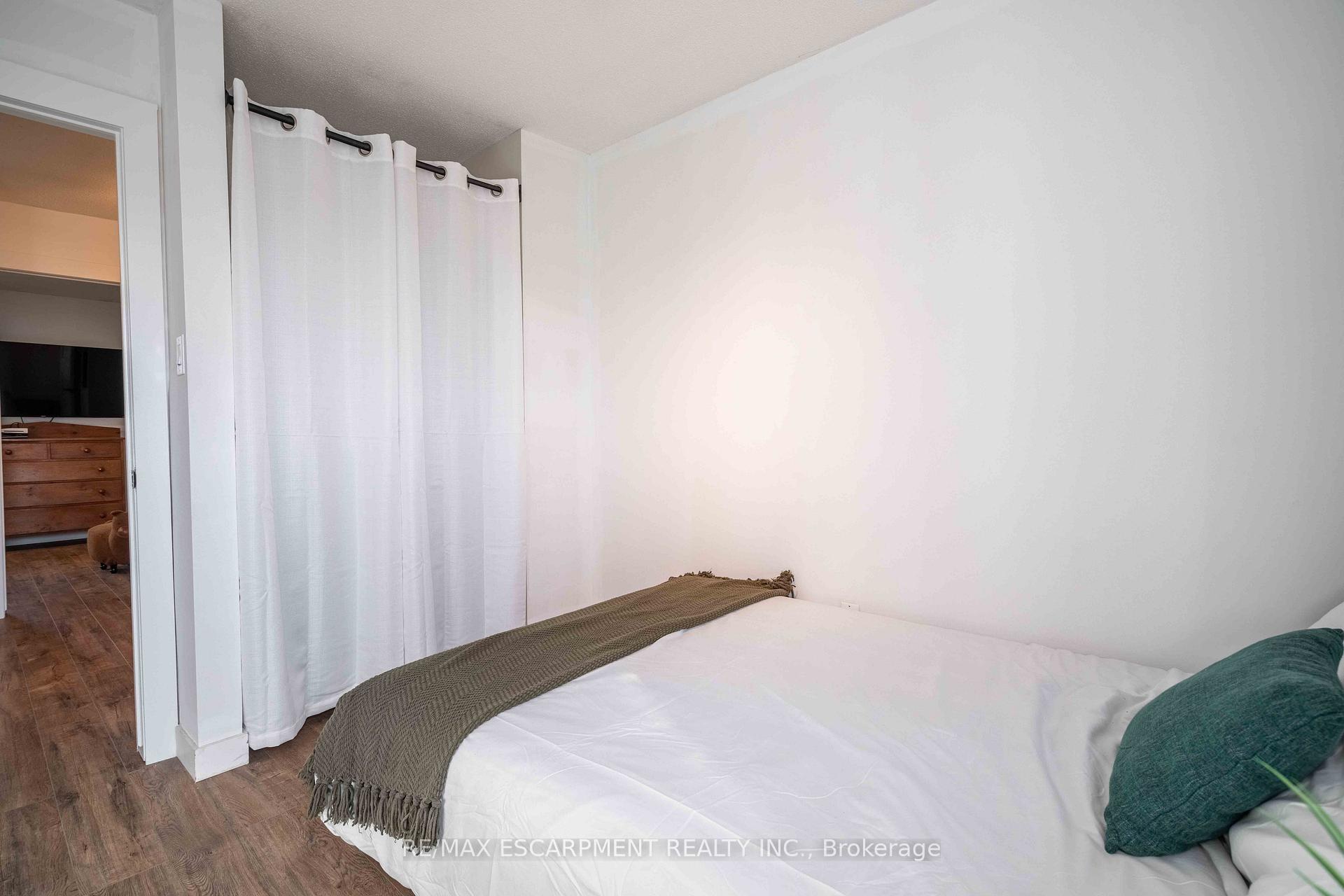 3 Bedrooms Condo at 1190 Upper Ottawa, Hamilton For sale