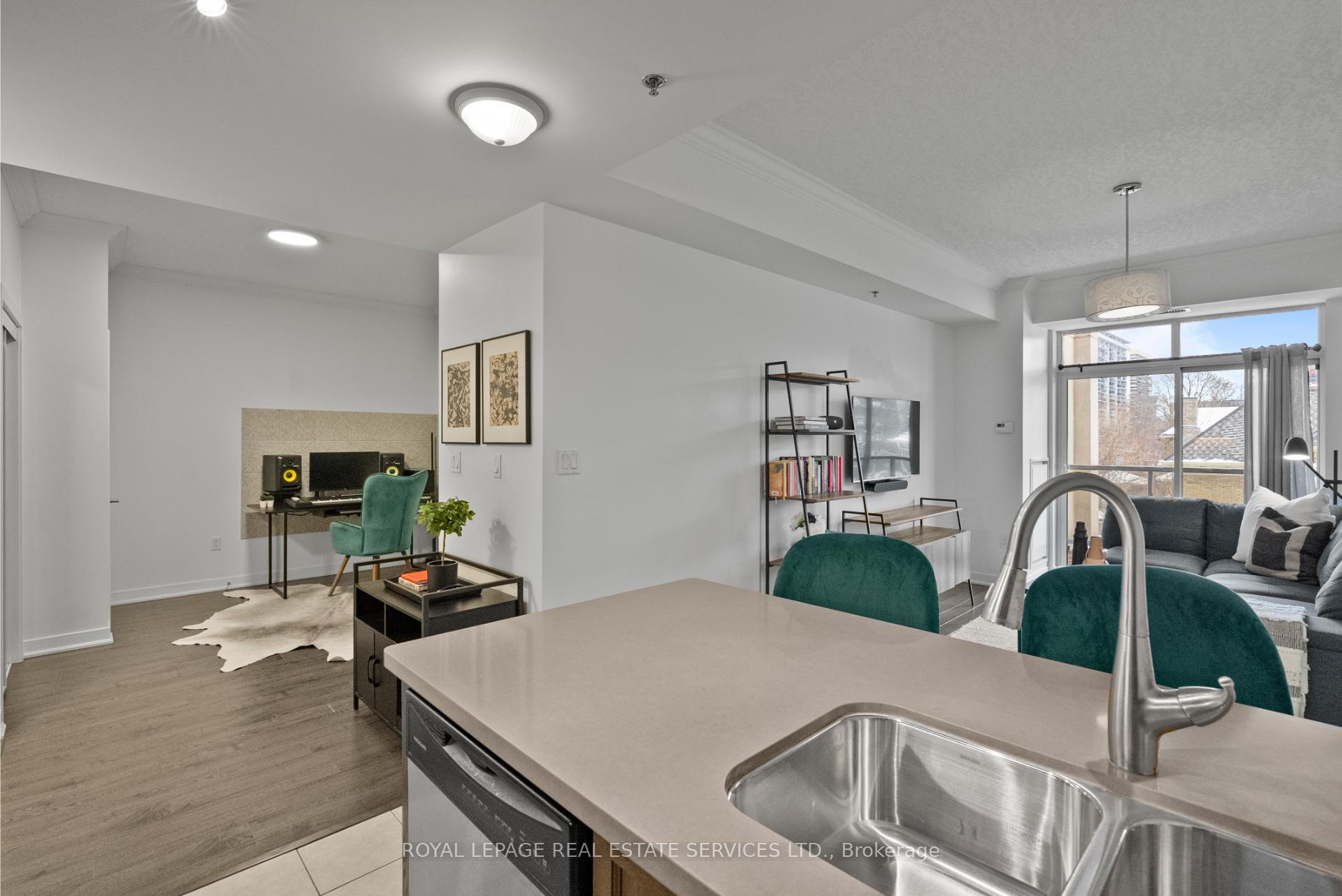 2 Bedrooms Condo at 90 Charlton,  Hamilton For sale