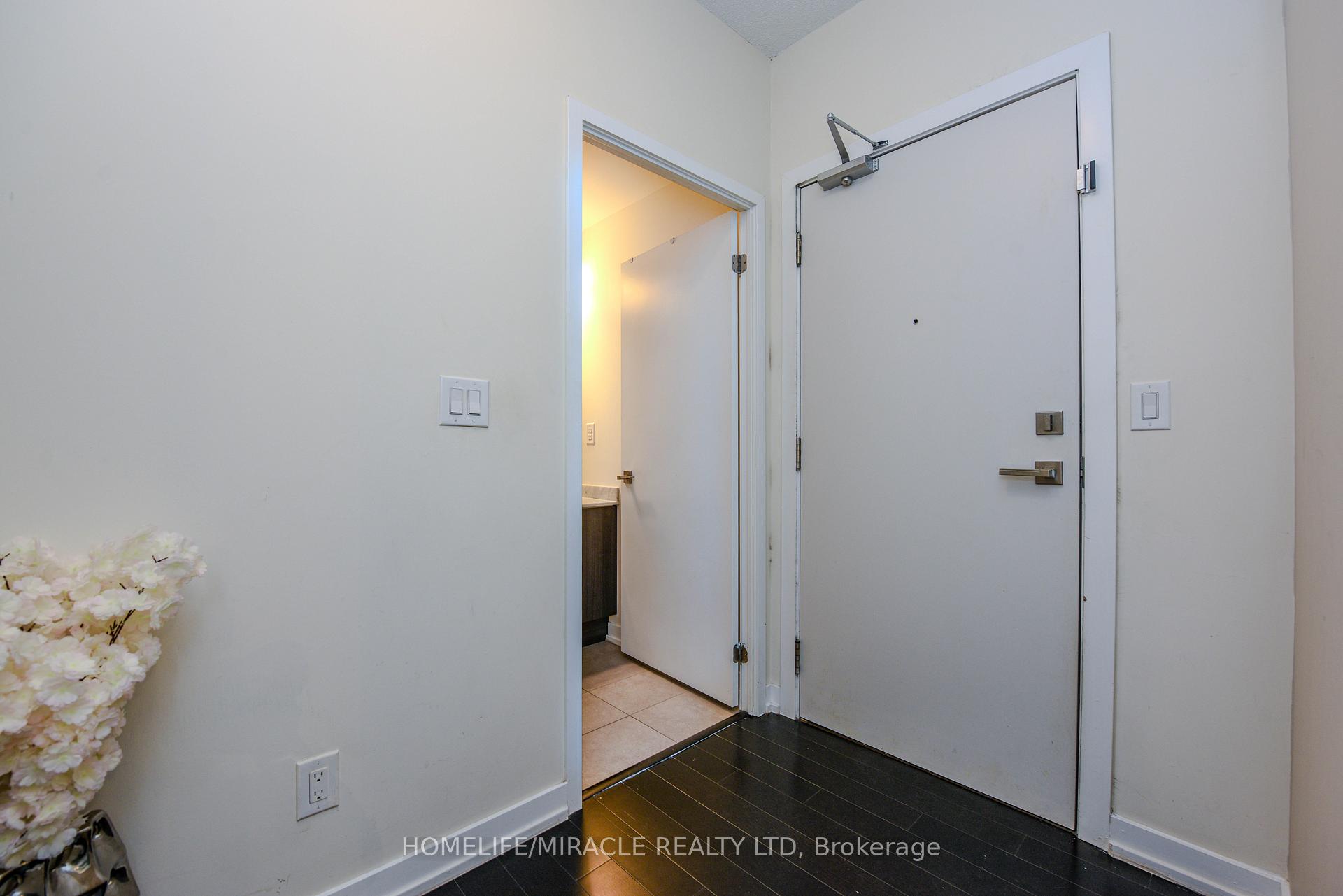 2 Bedrooms Condo at 4011 Brickstone,  Mississauga For sale