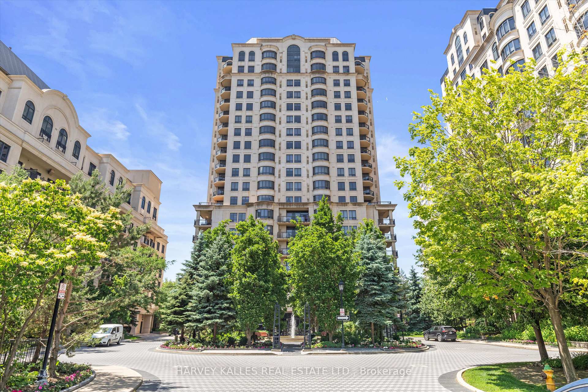 3 Bedrooms Condo at 662 Sheppard, Toronto For sale