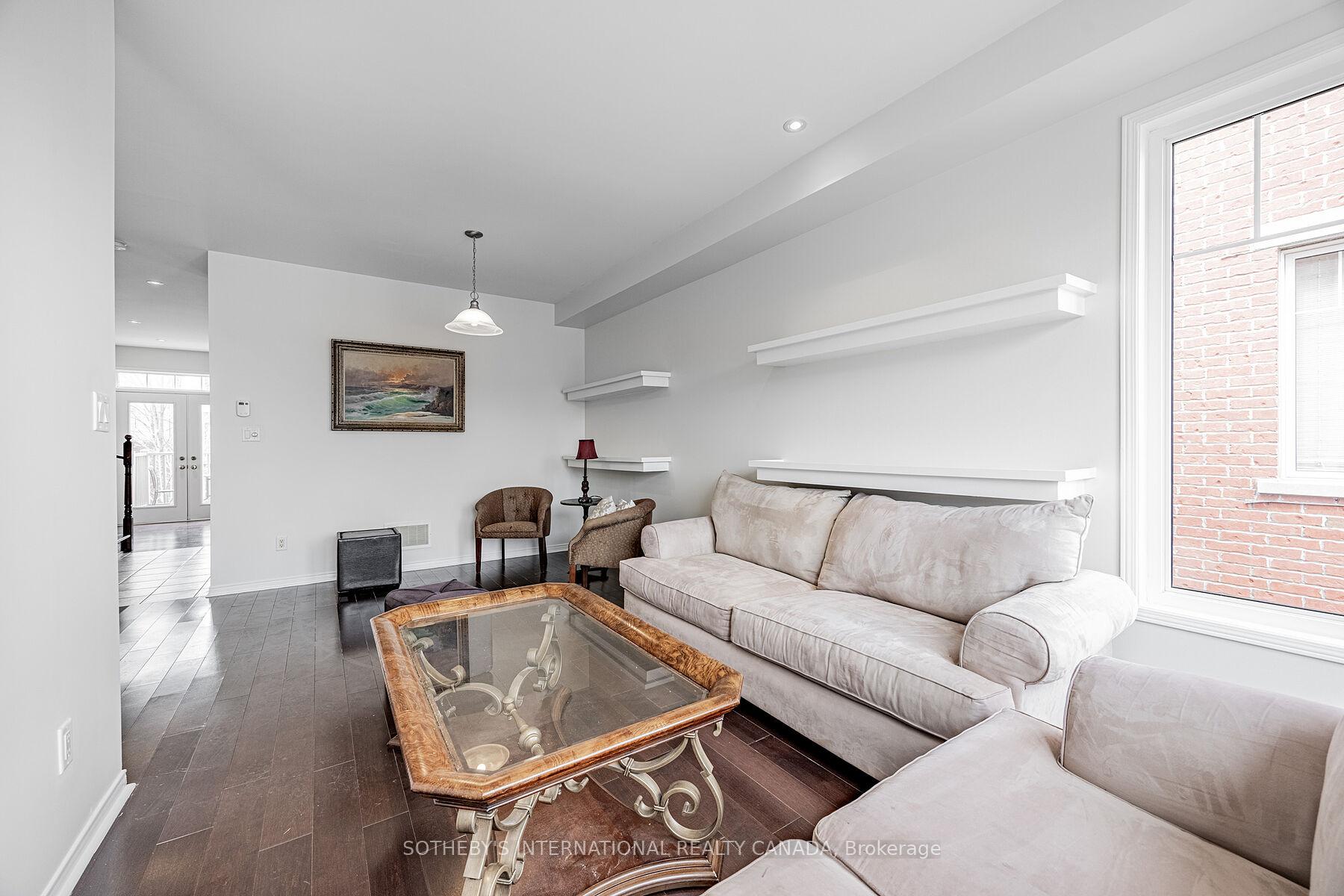 4 Bedrooms Condo at 5700 Tosca, Mississauga For sale