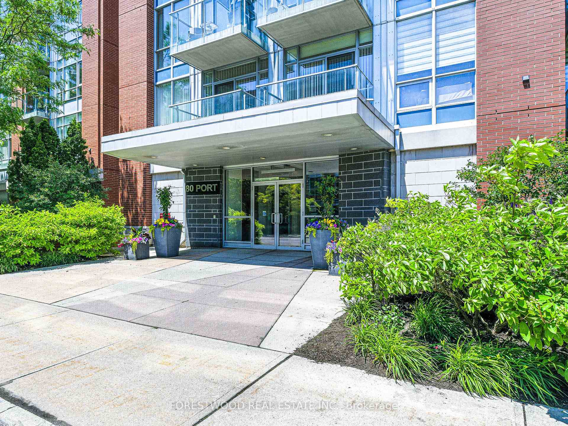 2 Bedrooms Condo at 80 Port, Mississauga For sale