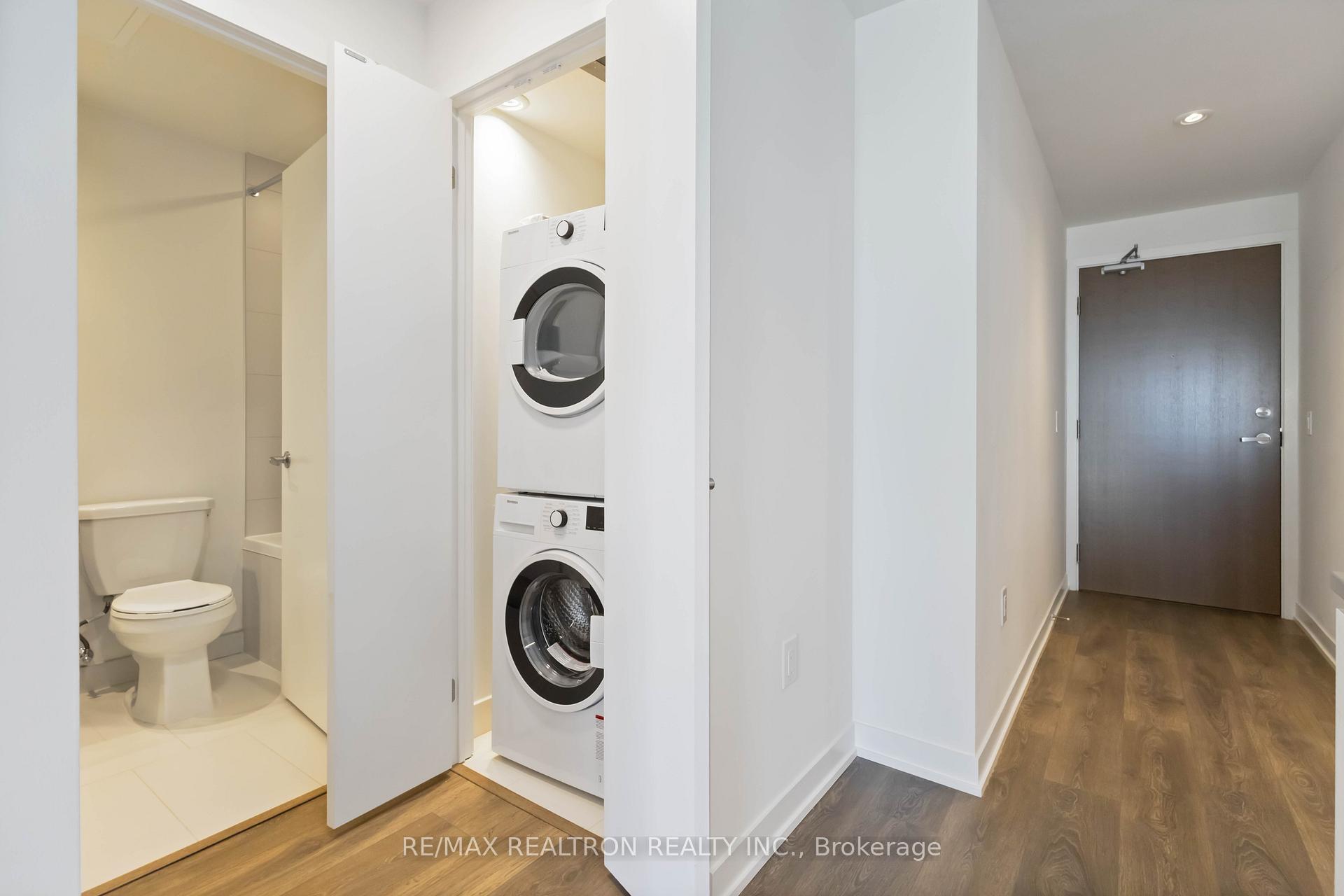 2 Bedrooms Condo at 20 Richardson, Toronto For sale