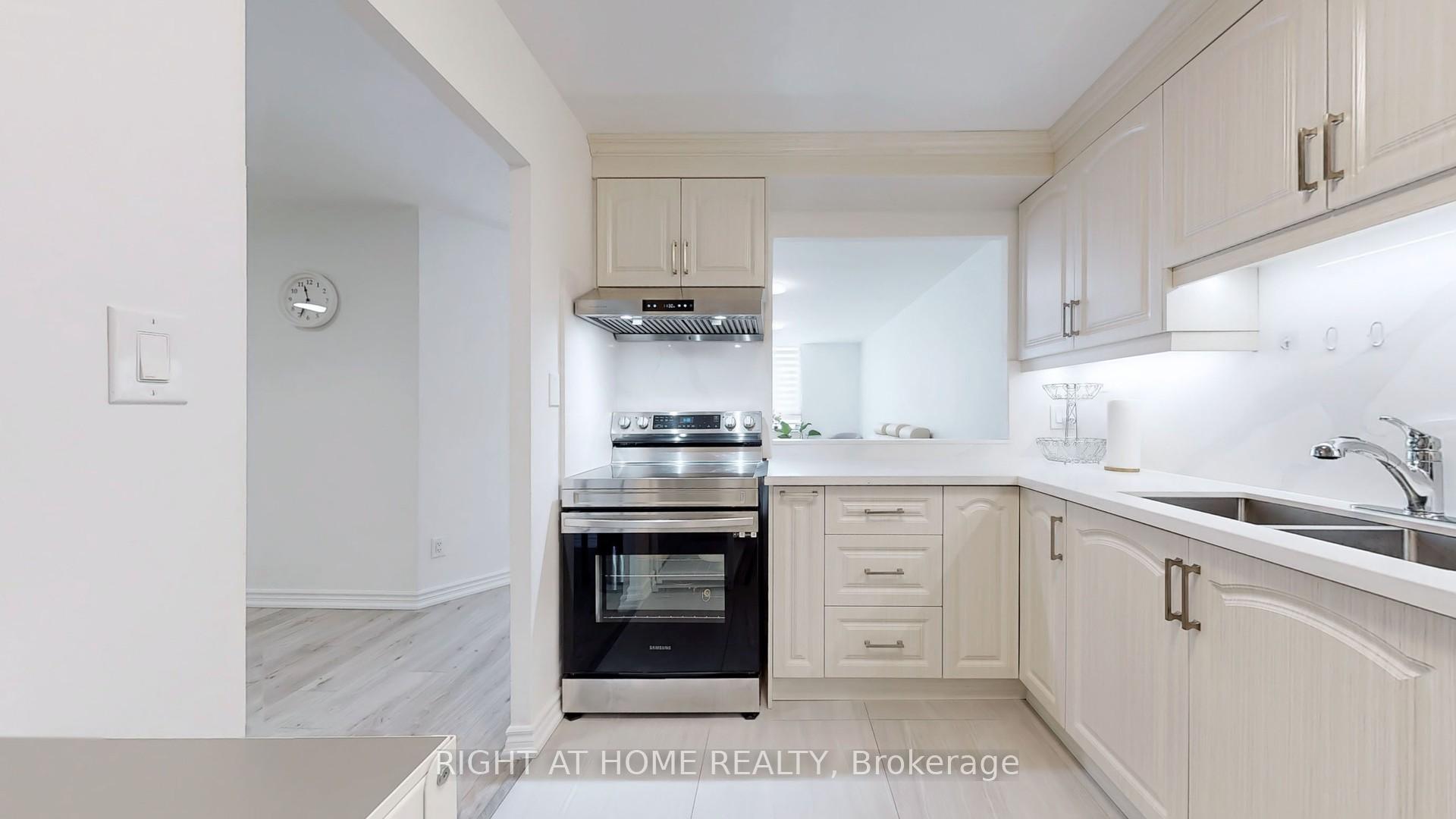 3 Bedrooms Condo at 75 Bamburgh, Toronto For sale