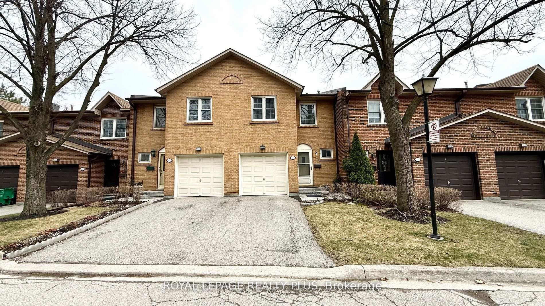 3 Bedrooms Condo at 2120 RATHBURN, Mississauga For sale