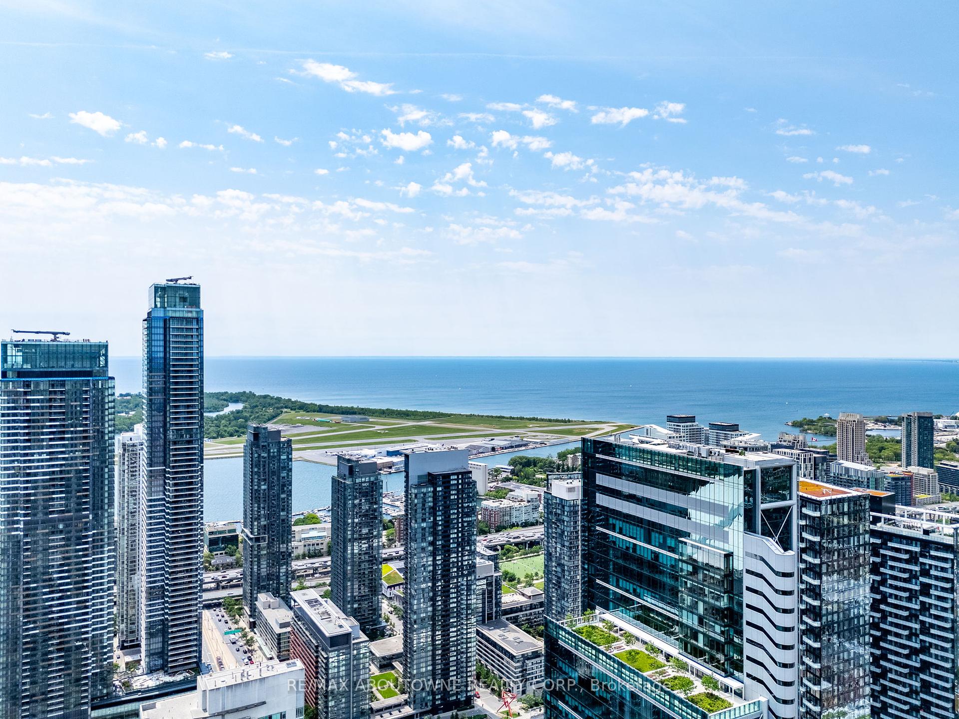 2 Bedrooms Condo at 115 Blue Jays, Toronto For sale