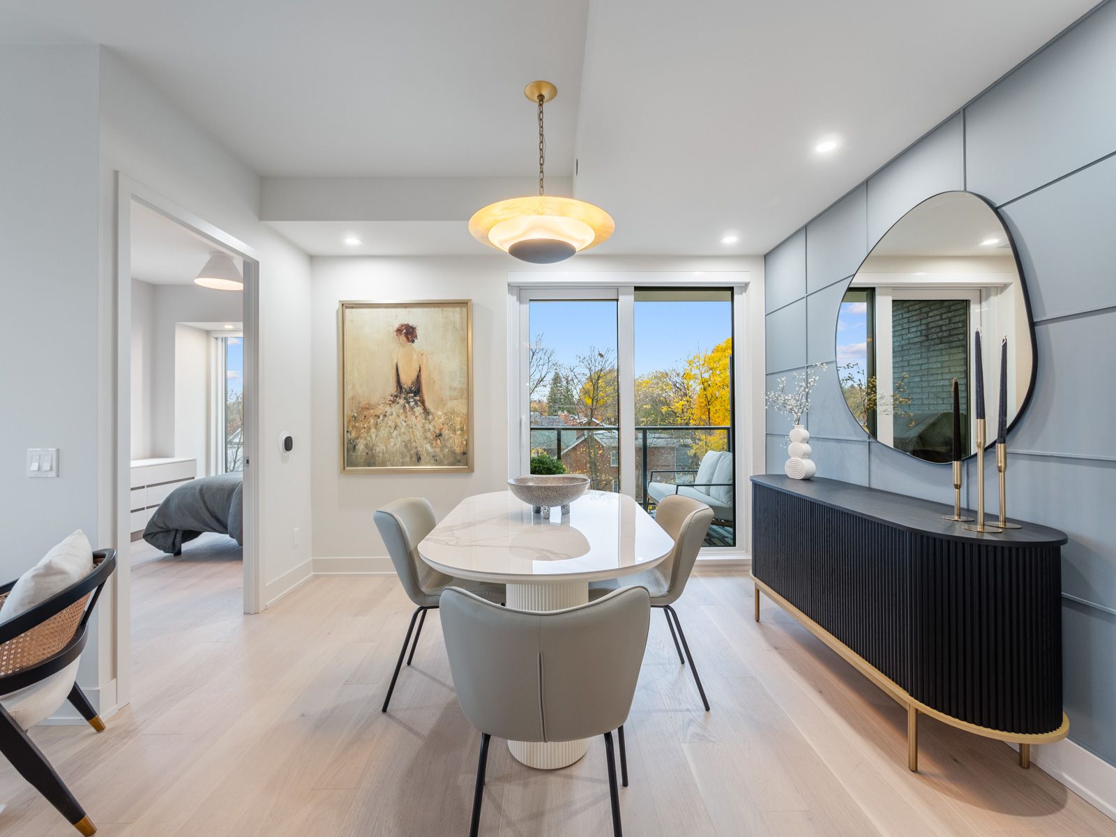 8 Manor Road W 711