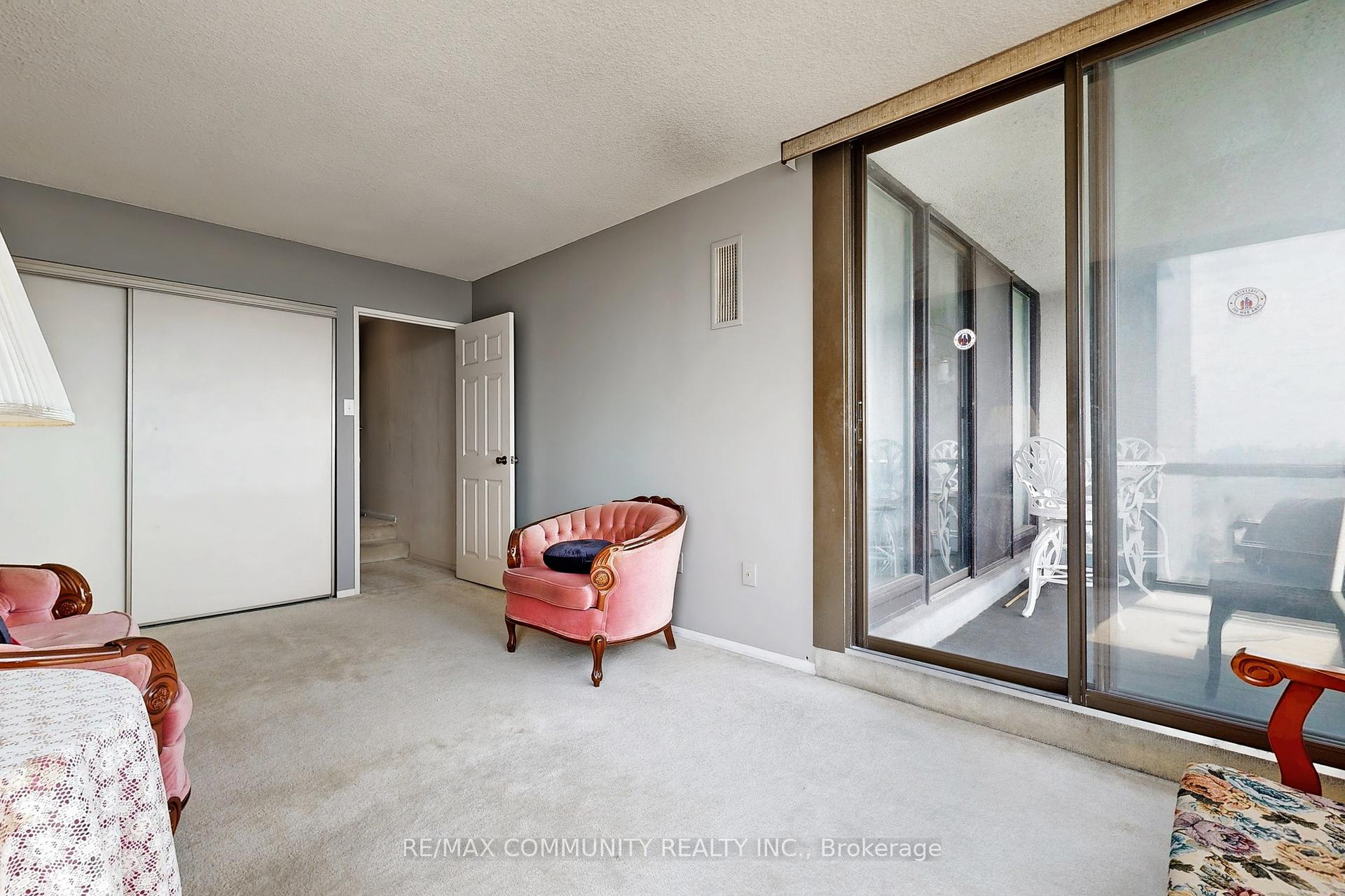 3 Bedrooms Condo at 2330 Bridletowne, Toronto For sale
