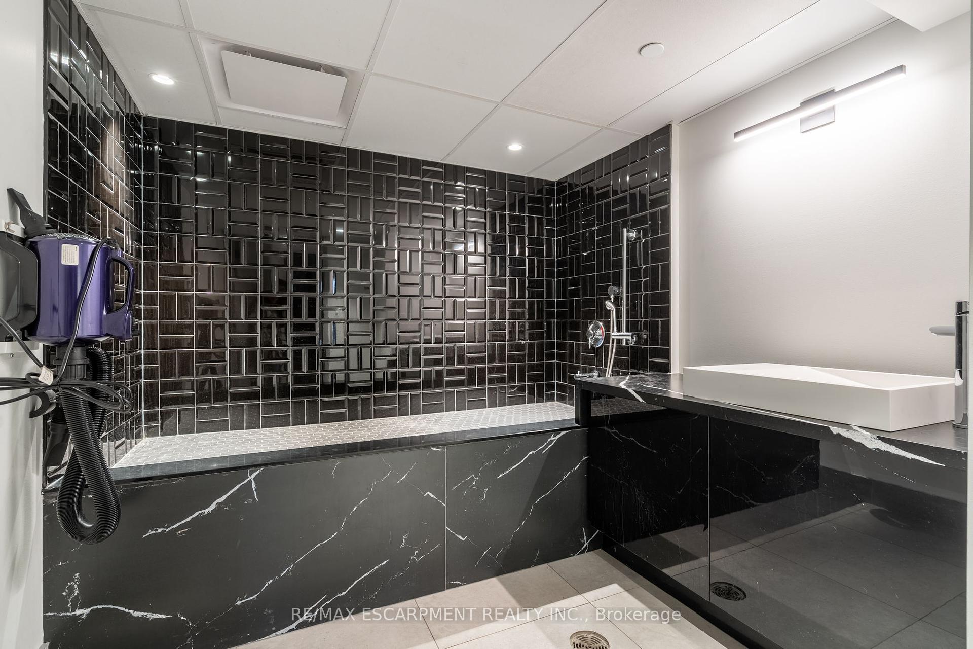 1 Bedroom Condo at 600 North Service, Hamilton For sale