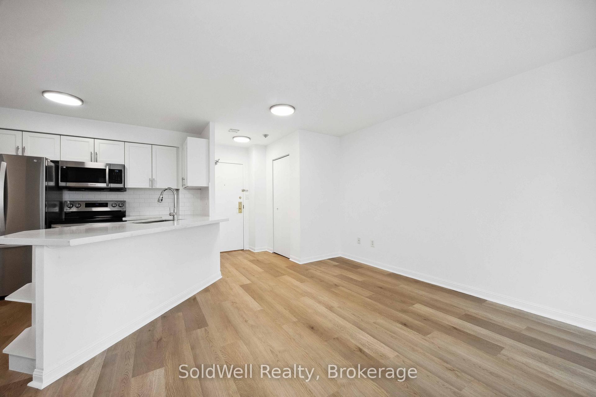2 Bedrooms Condo at 25 Grenville,  Toronto For sale