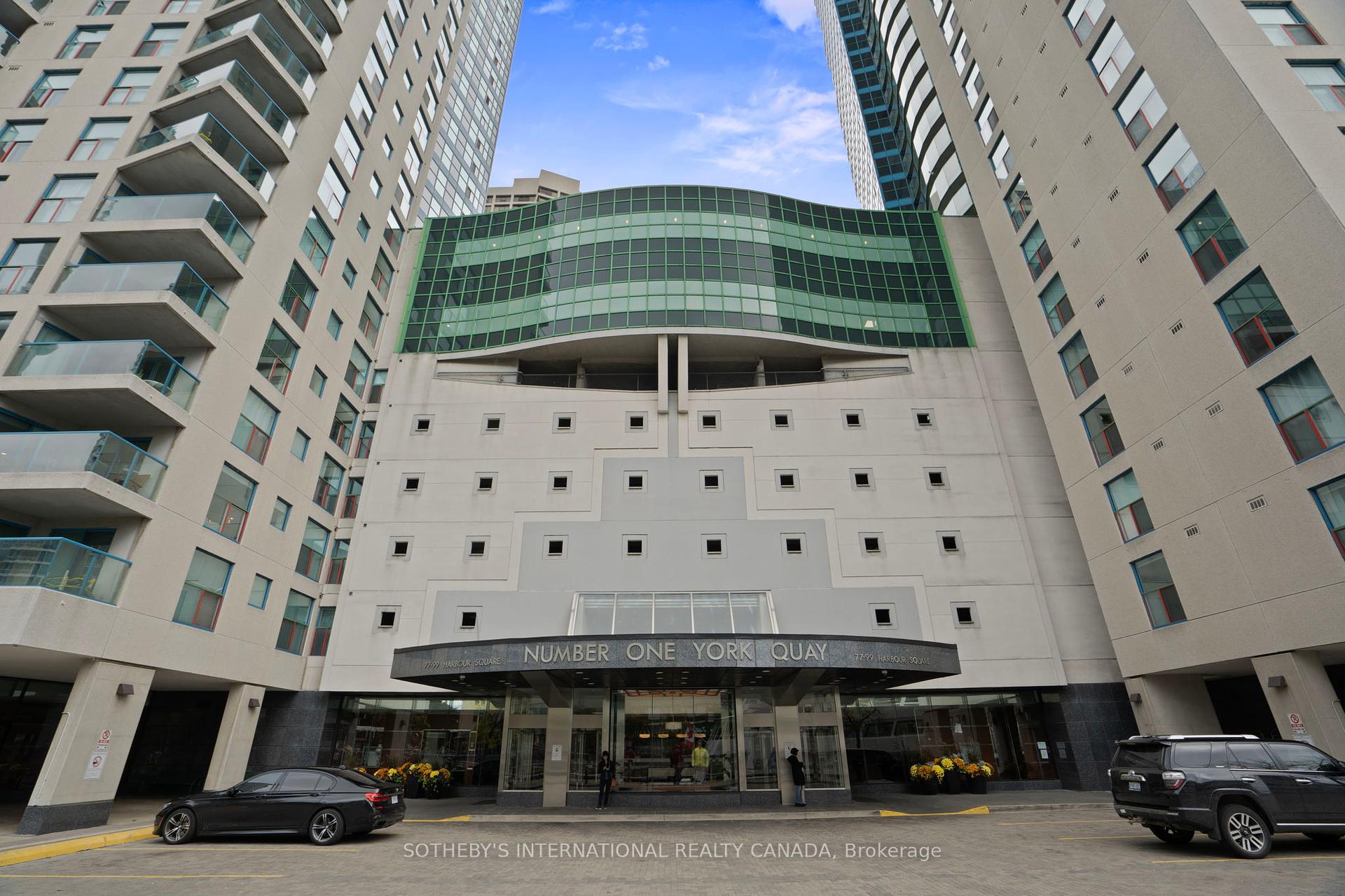2 Bedrooms Condo at 99 Harbour, Toronto For sale