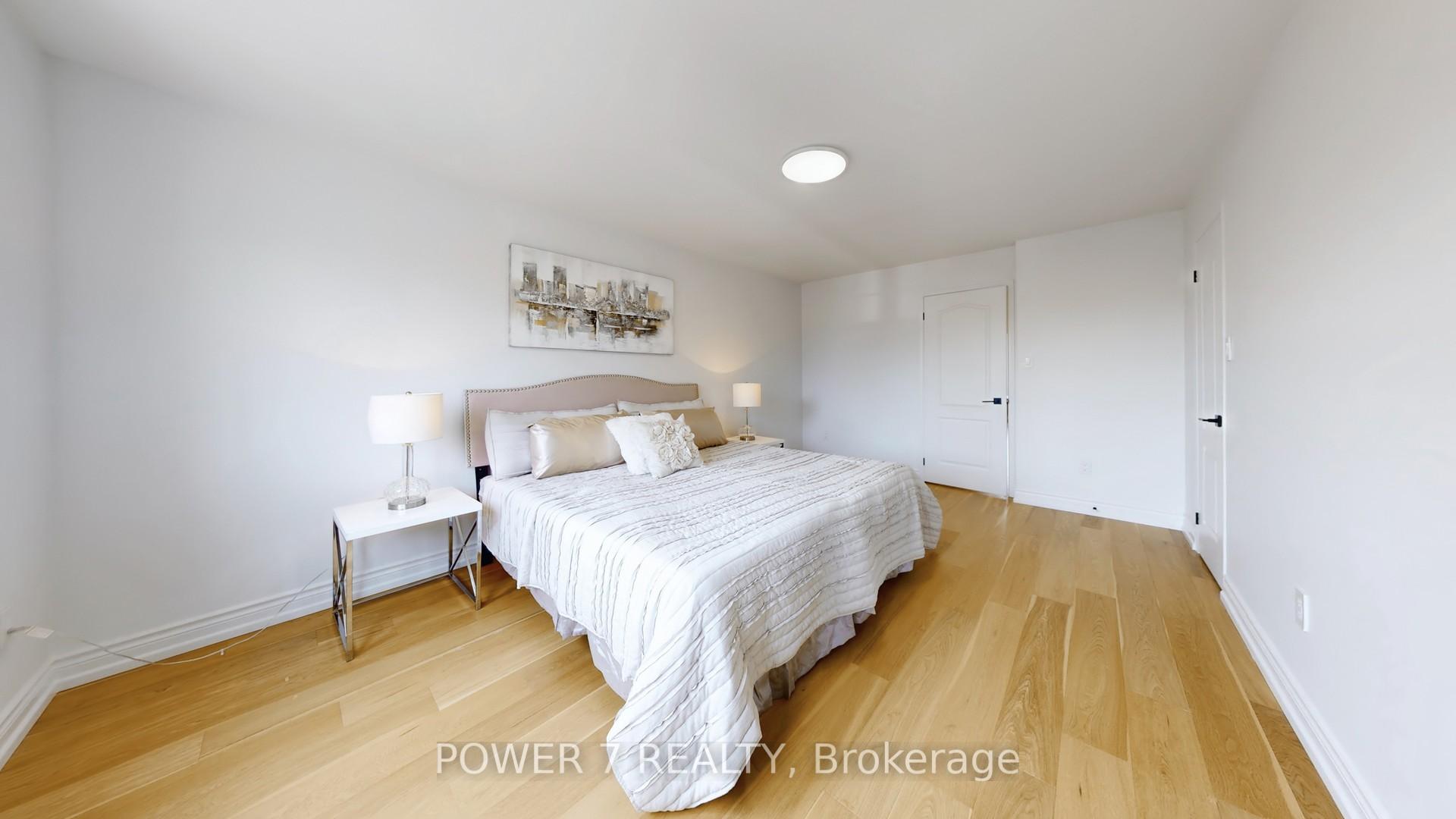 3 Bedrooms Condo at 2665 Thomas, Mississauga For sale