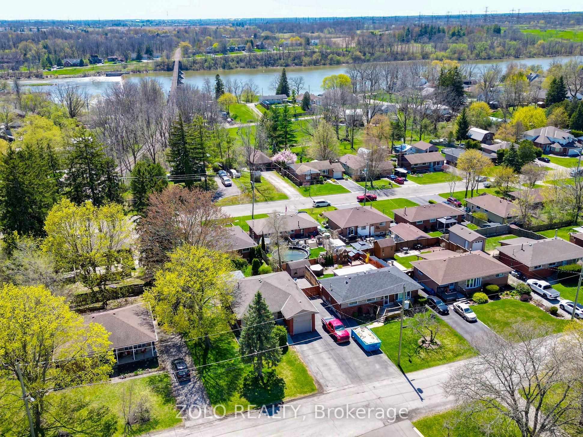 215 Mackenzie Crescent