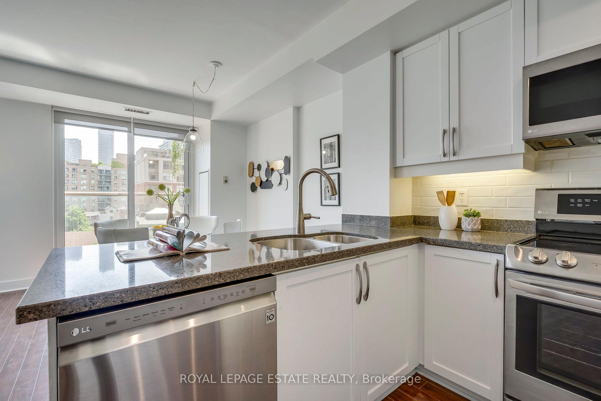 2 Bedrooms Condo at 168 King, Toronto For sale
