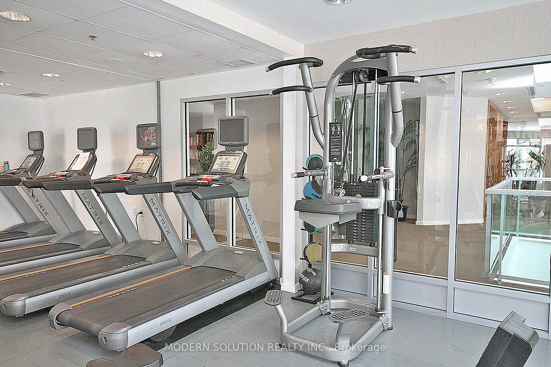 2 Bedrooms Condo at 1 Elm, Mississauga For sale